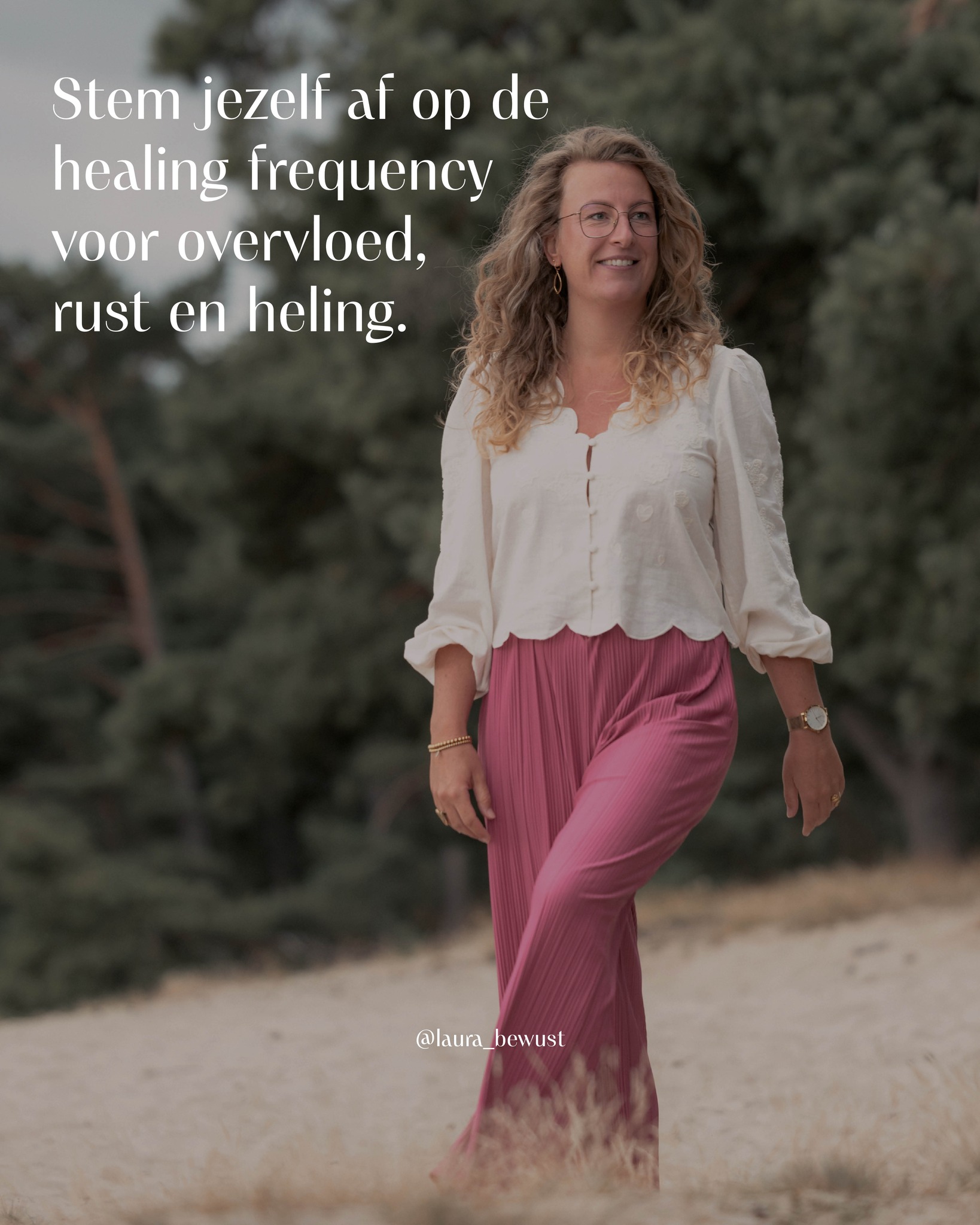 Waarschijnlijk weet je: Alles in het universum is energie. Elke emotie die je voelt, gedachte die je denkt of overtuiging die je hebt zendt een bepaalde frequentie uit. Die trilling trekt situaties, mensen, gevoelens en ervaringen aan die resoneren, waardoor jij – bewust of onbewust – je eigen werkelijkheid creëert.
Wat veel mensen niet beseffen, is dat jouw trilling niet alleen bepaalt wat je aantrekt op het gebied van liefde, vriendschap of financiële overvloed, maar ook directe invloed heeft op je gezondheid en je vermogen om te helen. Wanneer je dagelijks in de energie van twijfel, zorgen of frustratie leeft, trek je situaties, mensen en ervaringen aan die op diezelfde lage frequentie trillen. Je systeem blijft dan gesloten, en het wordt moeilijk om écht vooruit te komen, laat staan om heling toe te laten.
Kies je daarentegen bewust voor hogere vibraties zoals dankbaarheid, liefde, vertrouwen en waardering, dan open je jezelf energetisch voor het ontvangen van steeds meer overvloed én herstel op elk niveau.
Hoe zou het zijn als jij je bewust bent van je trilling en leert hoe je deze stap voor stap kunt verhogen?
In ‘The healing frequency: Hoe activeer ik het zelfhelend vermogen?’ neem ik je mee in de wereld van energetische frequenties en ontdek je hoe jouw innerlijke staat invloed heeft op je fysieke, emotionele, mentale en spirituele welzijn én hoe je die frequentie kunt verschuiven om meer overvloed, rust en heling in je leven te brengen.
Ben jij klaar om weer een stukje meer van je eigen innerlijke kracht te ontdekken en zelf te kiezen welke realiteit je uitnodigt? Lees het verdiepende artikel met alle tips mijn website laurabewust.nl
#frequentie #heling #zelfhelendvermogen #allesisenergie #trilling #thehealingfrequency #overvloed #hogevibraties #herstel #energetischefrequenties #spiritueelwelzijn
