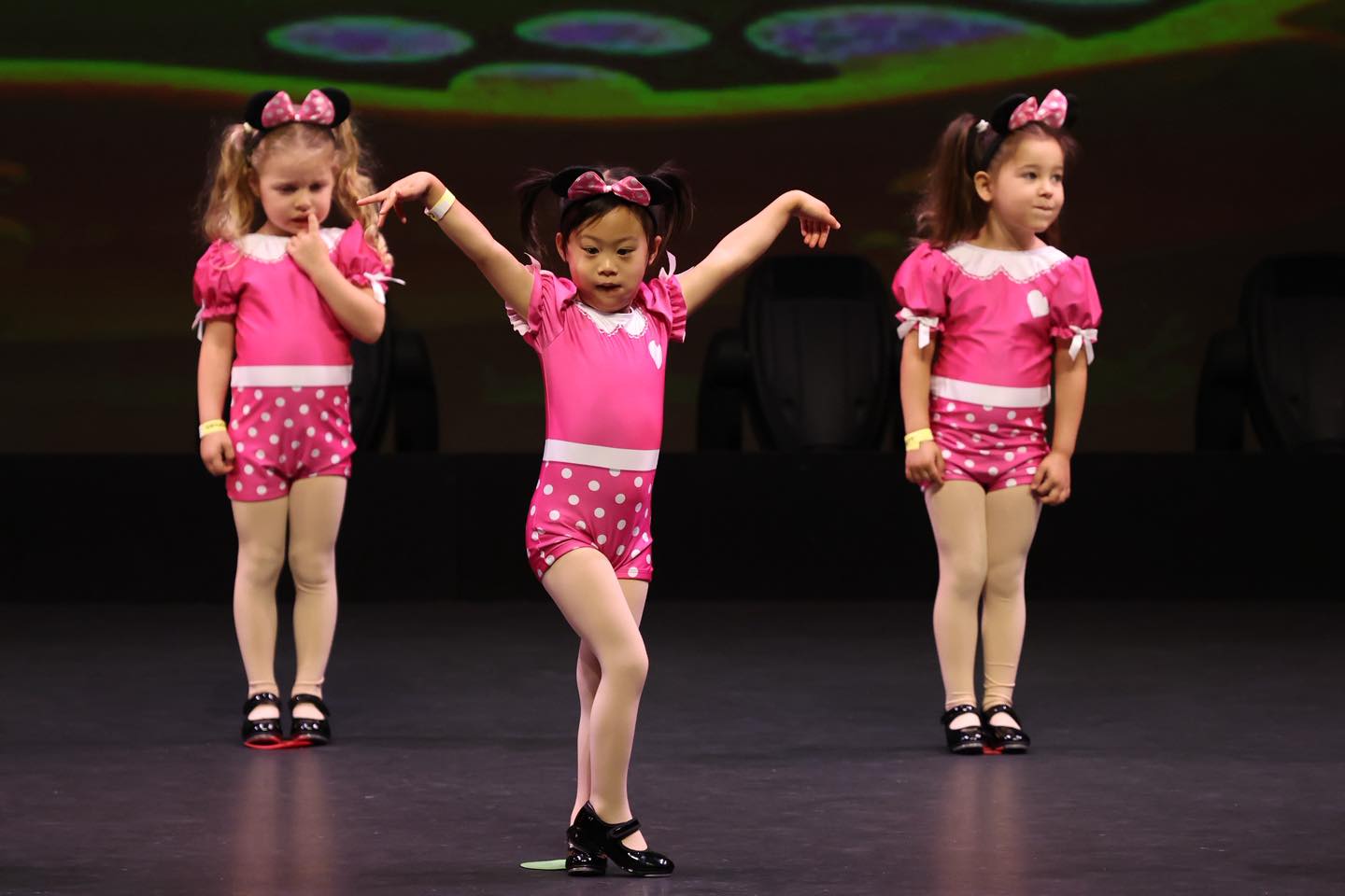 3, 2, 1… POSE! 🎀✨
That moment when you strike a pose and the photographer perfectly captures the moment ⭐️ Look out world, these little stars are only just getting started!
#littlestarsbigmoves #littlestars #littlestarsdance #littlestarsshowcase #universaldanceandperformance #perthdance #udp