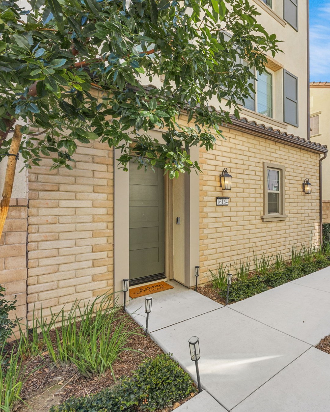 This Chino Preserve home features a flexible tri-level layout and modern finishes that truly pop on camera.
Quality photography is the first showing for every buyer. We make sure it is a memorable one.
Let us handle the visuals so you can focus on the closing.
📍 16164 Paddock, Chino, CA 91708
Listed by Timothy Tottress | @TimothyTottress
Timothy Tottress, Broker | DRE #02042005
📞 310-749-6217
Ready to make your next listing stand out?
📧 linda@raeallenmedia.com
📞 (951) 444-5424