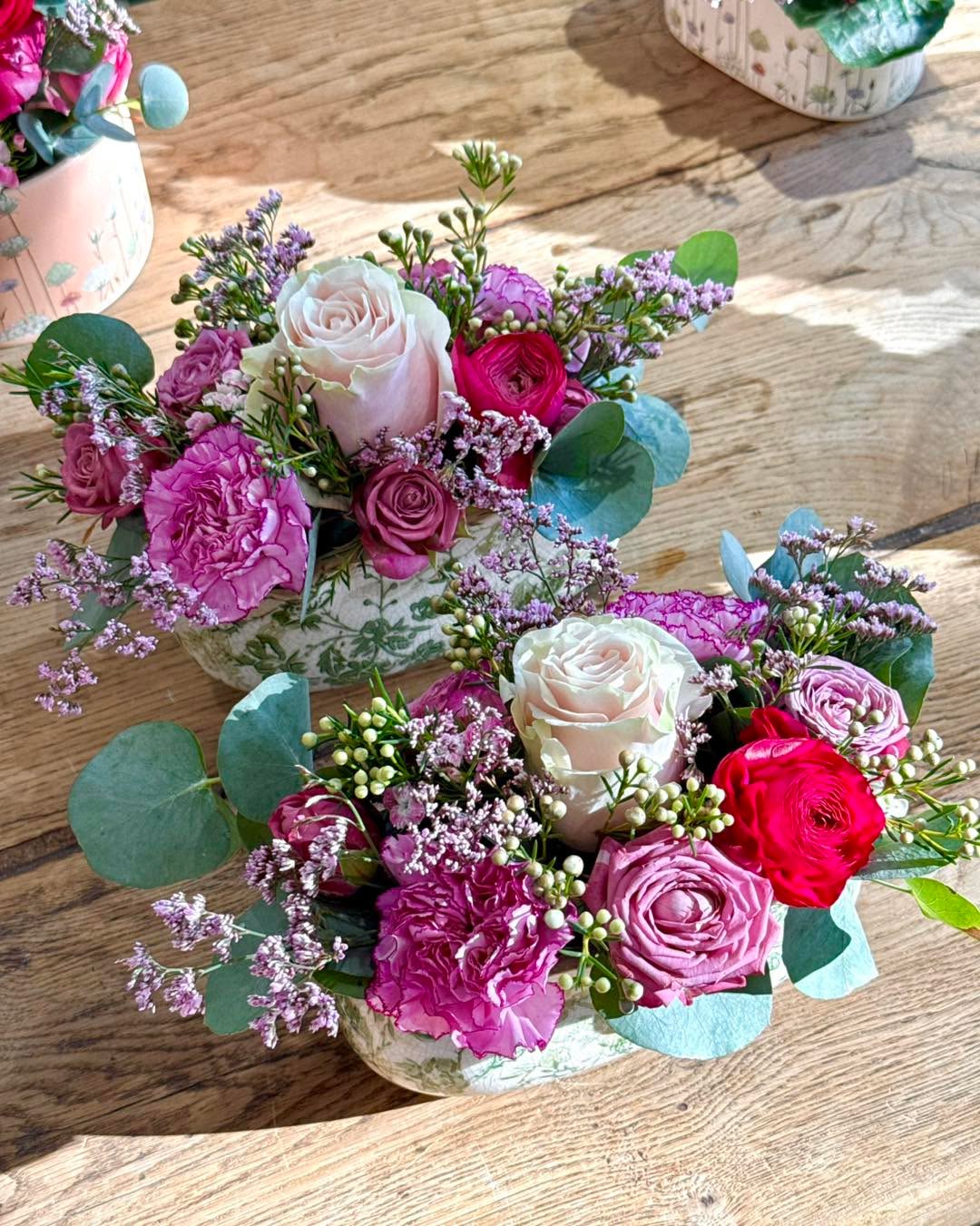 J’ai préparé de jolies compositions fraîches et pleines de lumière 🌸
N’hésitez pas à passer me voir à la boutique.
Belle journée à vous 🥰