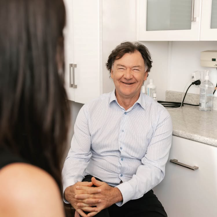 Don't forget to book ahead with Dr.Ray for your Botox appointments, as spots fill up fast. Offering a full range of Botox treatments including cosmetic, therapeutic botox for migraines, and treatment for excessive sweating.
📞 Call 604-943-9399
📧 reception@viewlaser.com