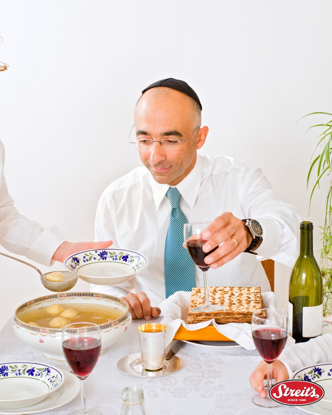 Matzo? ✅
Matzo Meal? ✅
Soup Mix? ✅ ✅
We’ve been the heart of the Passover kitchen since 1925, and we’re ready to help you make this year the most delicious one yet.
Order your full Streit's haul: bit.ly/StreitsPassoverProducts