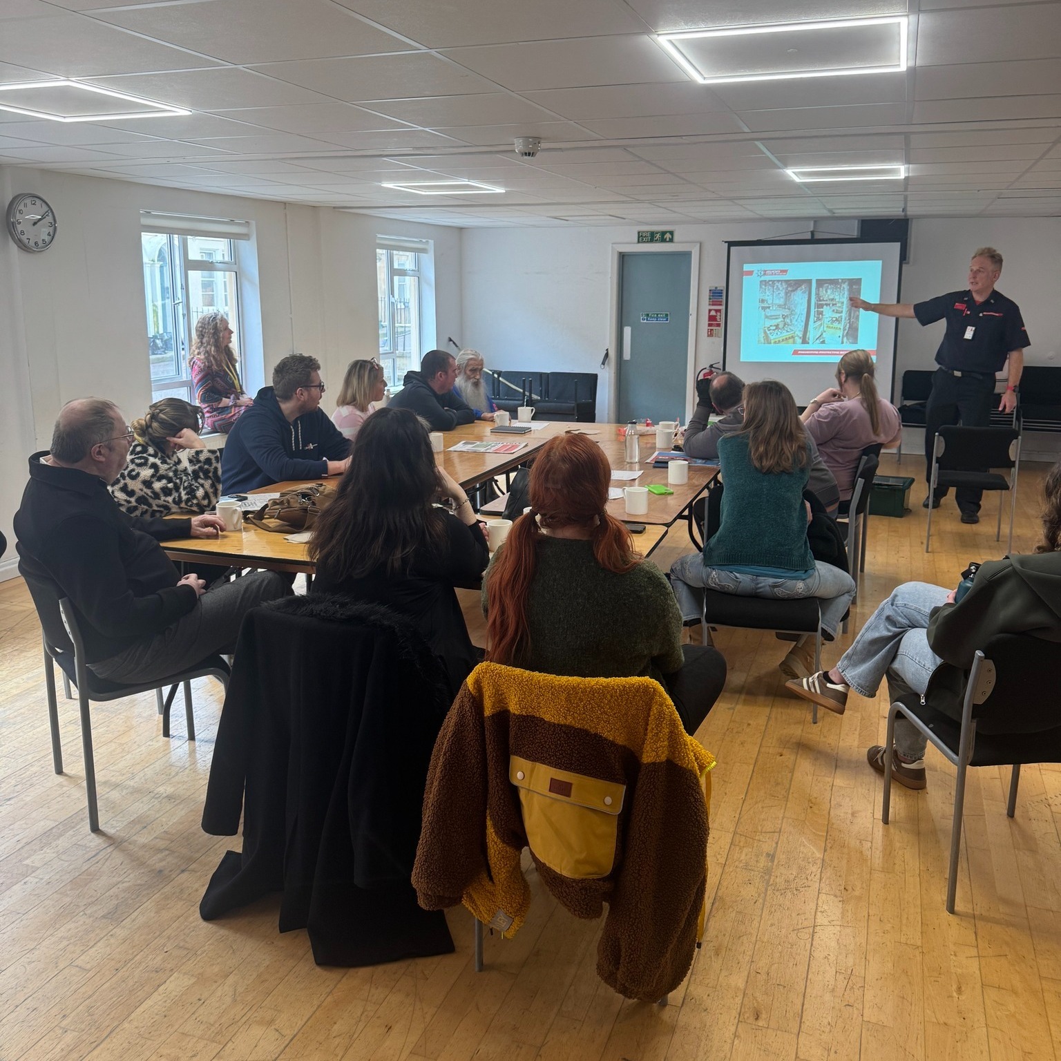 Thank you to Luke from Avon Fire & Rescue Service for delivering a brilliant fire safety session at Headway!
Our service users learned more about how quickly fires can spread and practical ways to stay safe at home. An informative and reassuring session for everyone involved.
We’re grateful for the continued support from our local community partners 🙌
#HeadwayBath #FireSafety #CommunityPartnership #AvonFire #safetyawareness