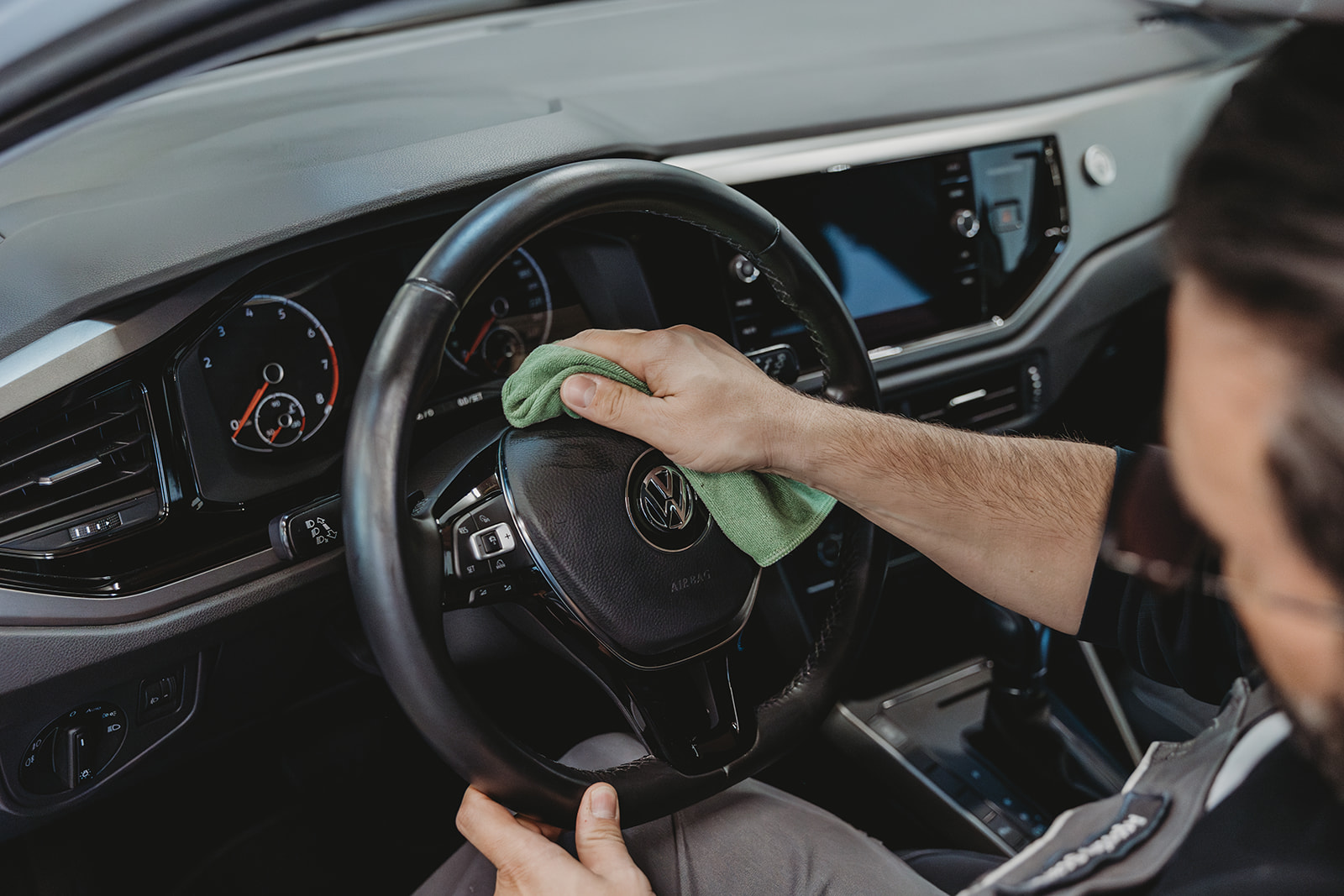 ✨ Sauber unterwegs im Seetal
Unsere Reinigungspakete bringen dein Fahrzeug wieder zum Strahlen – innen wie aussen. Egal ob kleiner Fresh-up oder die Rundum-Pflege für dein Auto, wir sorgen für ein gepflegtes Gefühl bei jeder Fahrt 🚗💧
🧼 Unsere Pakete
– Pflege für den Innenraum
– Professionelle Aussenreinigung
– Schonende Handarbeit nach VW Standards
– Ideal für Privat- und Firmenfahrzeuge
Weil echte Beziehungen auf Qualität bauen – und dazu gehört auch ein gepflegtes Fahrzeug.
📞 Termin vereinbaren: 041 914 10 40
🌐 www.fischerag.ch
#reinigungspakete #TEAM #VW #VWNF #fischeragbaldegg