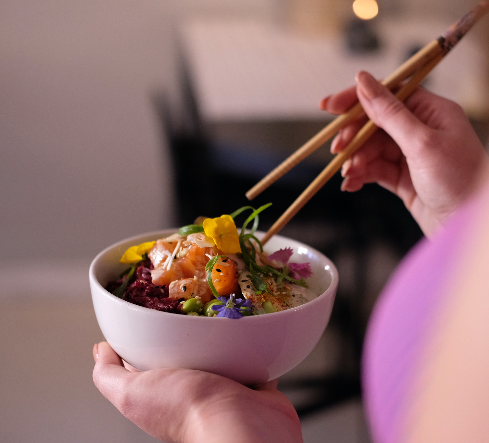 Our poke bowls are crafted with quality-sourced ingredients... Premium cuts of fish, crisp seasonal vegetables, and house-made finishes that bring every bite to life. 🍣🌿
#capetownfood #pokelover #FreshLiving