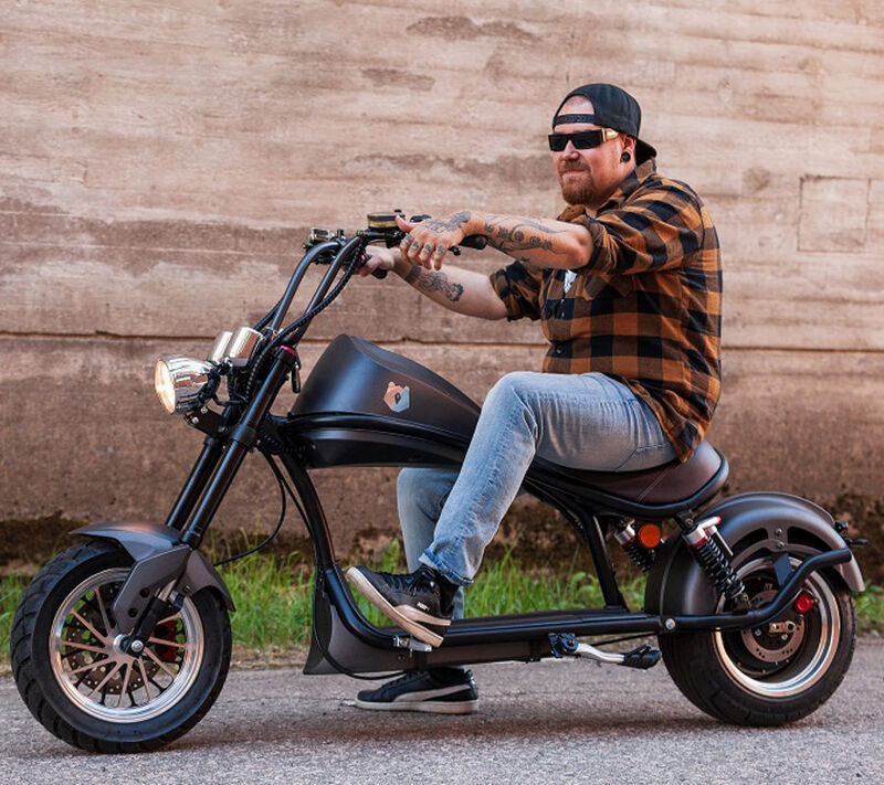 ⚡️ Kontio Kruiser Heritage – Aitoa Amerikan tyyliä ⚡️
Etsitkö kesän tyylikkäintä kyytiä? 🕶️ Kontio Kruiser Heritage tuo rennon custom-tyylin suoraan kaduille. Korkea ohjaustanko ja rento ajoasento tekevät kruisailusta nautinnon – täydellinen yhdistelmä mukavuutta ja asennetta! 🦅
🛠 Tekniset tiedot:
🔹 Teho: 1000 W hiiliharjaton moottori
🔹 Akku: Irrotettava Litium-Ion (0.7–1.2 kWh)
🔹 Toimintasäde: Jopa 60 km yhdellä latauksella
🔹 Nopeus: n. 25 km/h (Tieliikennehyväksytty!)
🔹 Mukavuus: Täysi jousitus & leveät 12" renkaat
🔹 Varusteet: LED-valot, vilkut, peruutusvaihde & varashälytin
Hinta alkaen: 1582,00€
🔥 JÄSENETU: Nappaa 5 % lisäalennus jäsensivustoltamme! Kirjaudu sisään, kopioi koodi ja säästä. 💸
https://www.sahkoskootit.com/kicker-sahkoskootterit
#kontiomotors #kruiser #heritage #sähköskootteri #customstyle #sähköinenliikkuminen #kesä2026 #kruisailu #sähköpeli @kicker.fi