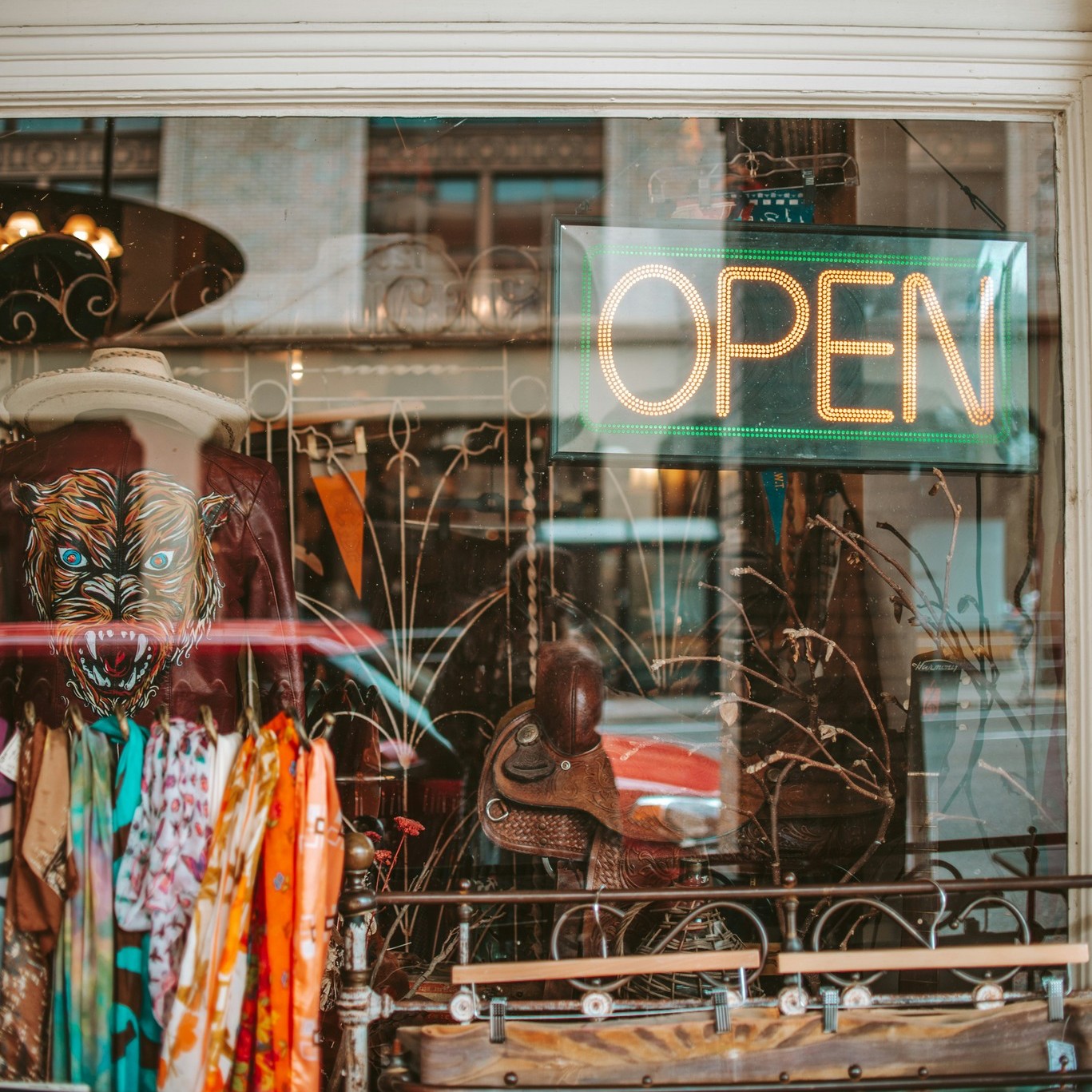 There’s real beauty in preloved — and Thrifting Beauty celebrates the joy of finding pieces with personality, history and soul. From vintage specialists to mindful consignment spaces, this edit takes you through the best second‑hand and thrift stores on the Tweed, Gold Coast and Northern Rivers where community meets style and sustainability. Read the full story via the link in bio ✨
Featuring @strangedaystore @studiorodeostore @momentum_collective_au @bunker.3 @old.soul.vintage_ @missbrownvintagegoldcoast @threadsoftlyvintage @tworoadsvintage
#ThriftingBeauty #VintageStyle #PrelovedFashion #SustainableShopping #NorthernRiversNSW #GoldCoastStyle #TweedHeads #VintageFinds #SupportLocal #CircularFashion #LocaleMagazine
