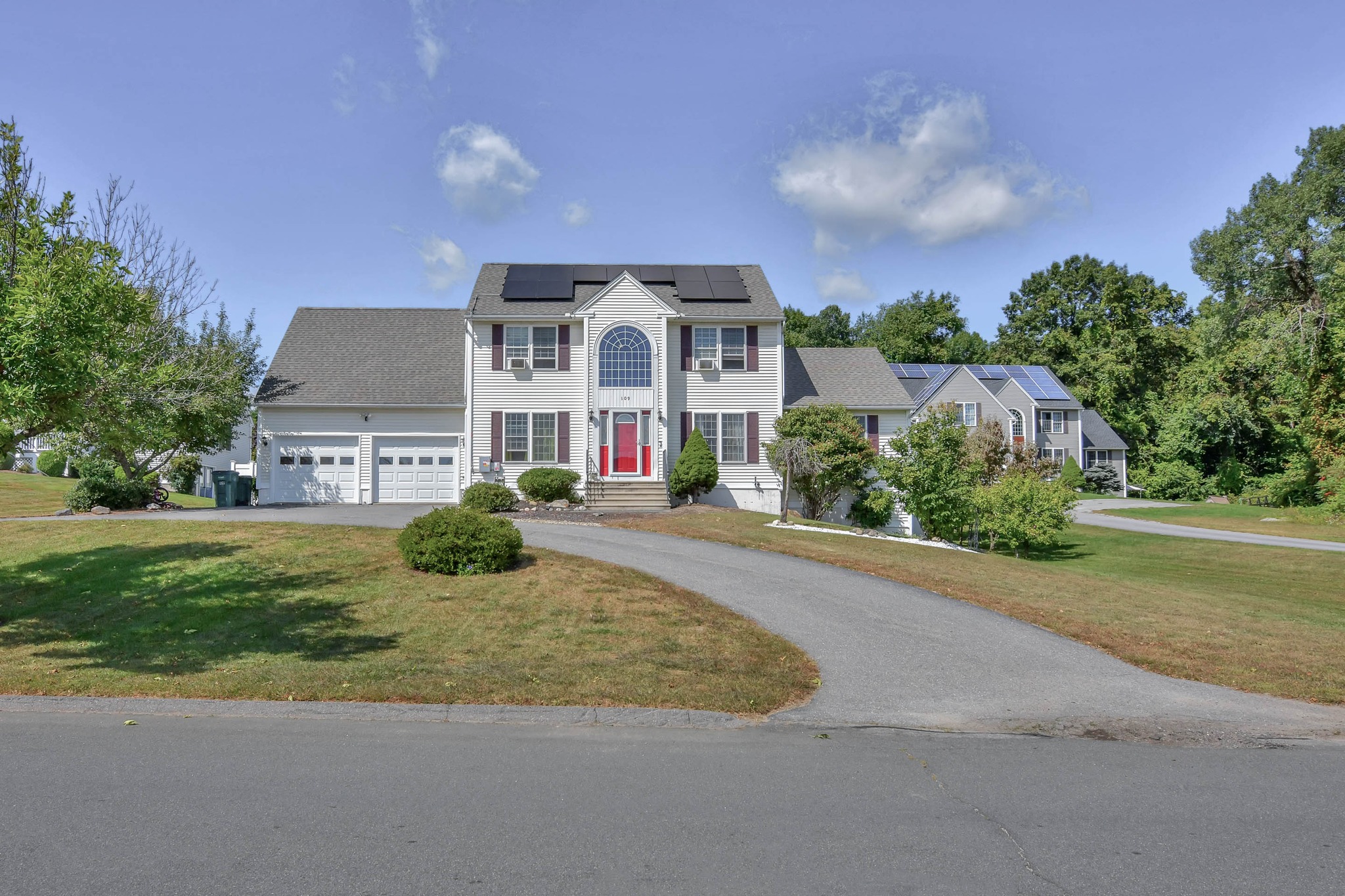 This two-story colonial is a dream. The backyard offers a multi-level deck, paver patio, fenced lawn, and play area.
.
.
.
.
.
.
.
.
.
#JMRealEstatePhoto #ColonialHome #CurbAppeal #RealEstatePhotography