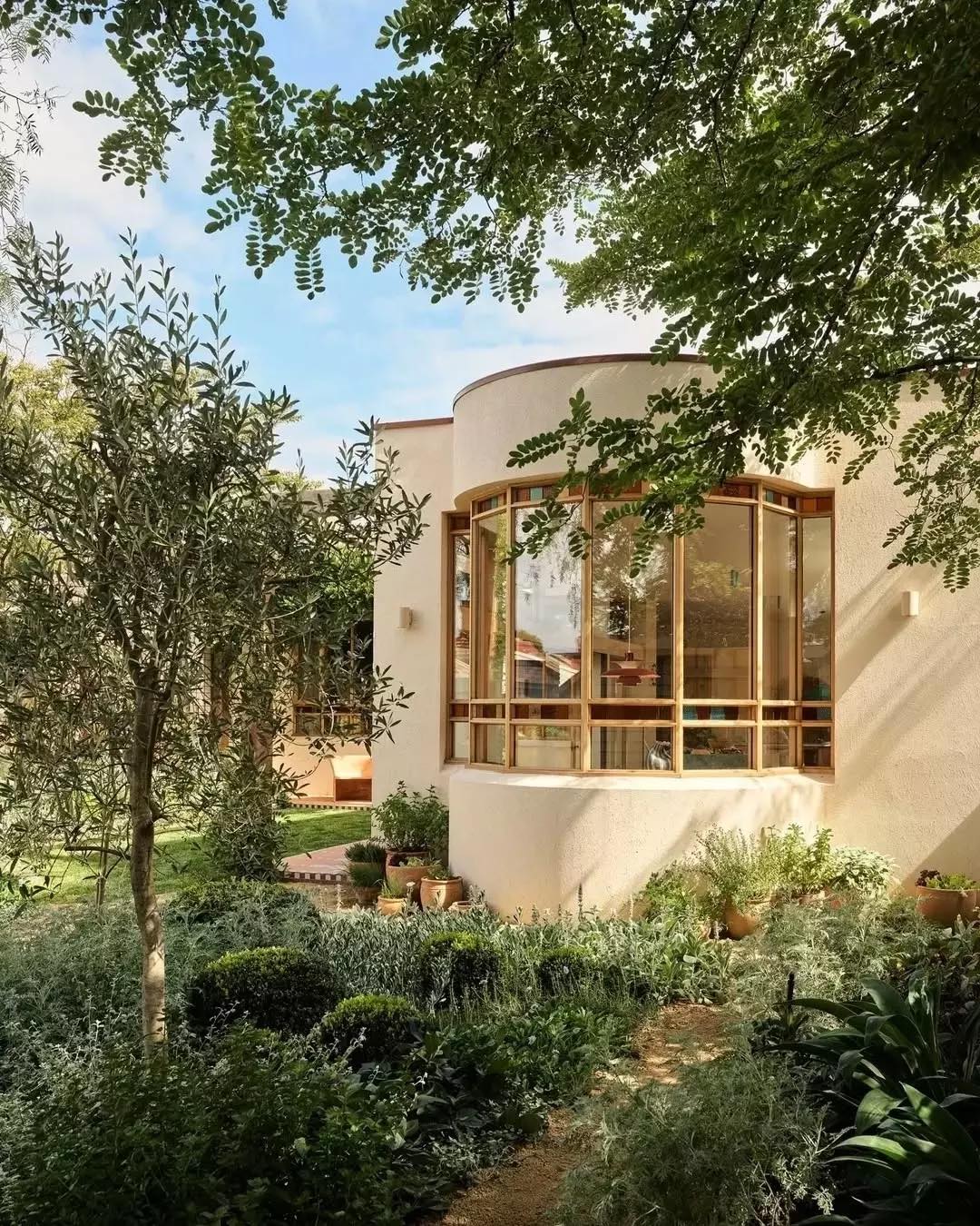 Inspiration- Architecture
Architecture by @ysg.studio
📸 Photography by @smartanson
.
.
.
.
.
Les inspirations qui nous émerveillent:
#johnpawson #miesvanderrohe #richardneutra #peterzumthor #marcelbreuer
#airesmateus #linabobardi #lecorbusier #louiskahn #alvarosiza
#minimalarchitecture #modernarchitecture #modernism #modernistarchitecture
#brutalism #contemporaryarchitecture #minimalistdesign
#architecturalphotography #designinspiration
#architecture #instaarchitecture #archilovers
#architecturefrance #architectureparis