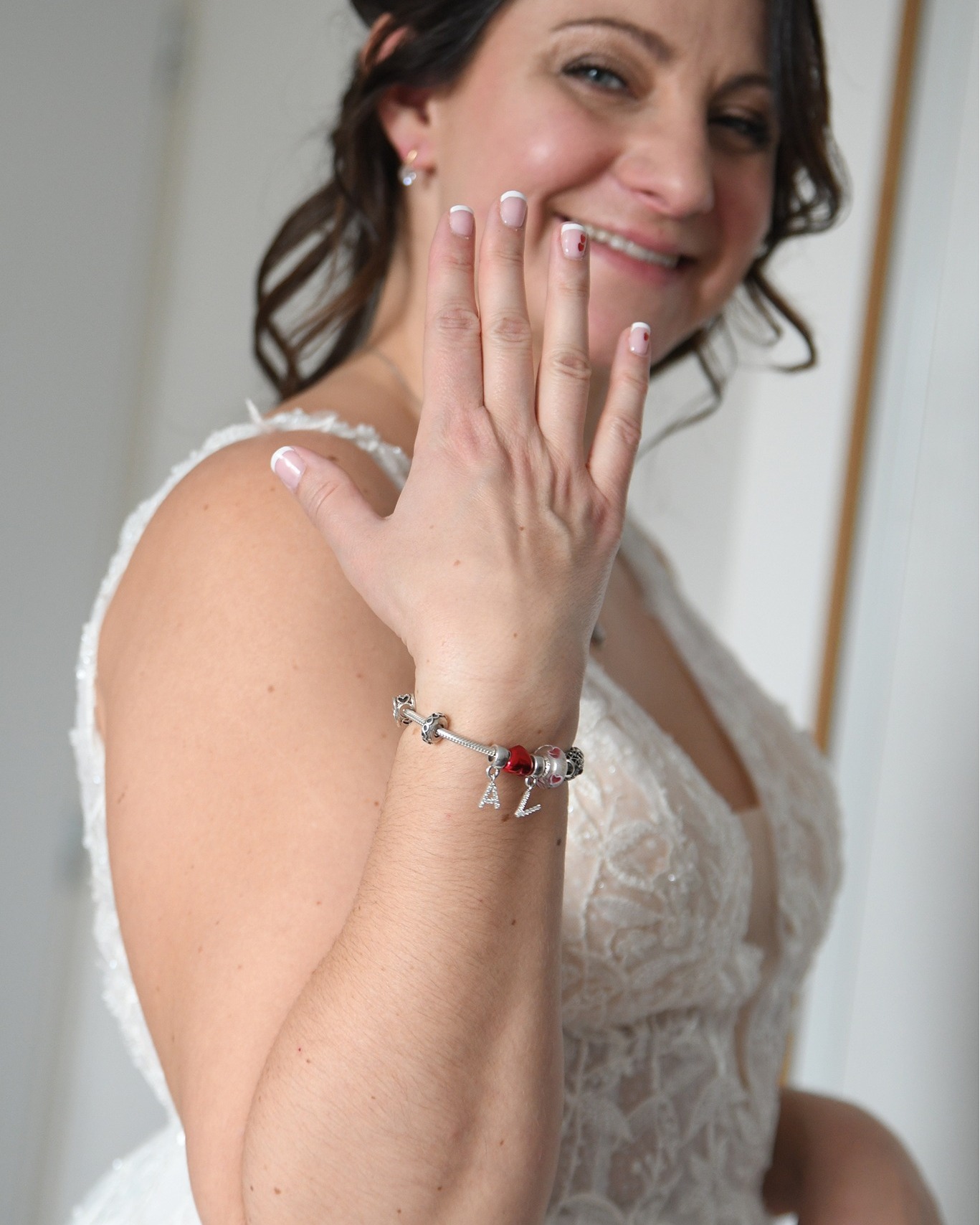 Avant / Après ... La fameuse retouche ! il n'est pas question ici de tricher mais d'embellir vos clichés. Il s'agit de mettre en valeur la beauté naturelle de la photo sans la dénaturer. De jouer sur les lumières et les contrastes, faire apparaitre certains détails. Alors pour ou contre la retouche ?
************
ateliercerfvolant@gmail.com
06.11.32.26.04
#weddingphotography #weddingdayphoto #weddinginspiration #mariage2026 #mariage2027 #mariagesaintetienne #mariageloire #mariagerhone #mariagerhonealpes #photographemariagesaintetienne #futurmariee #weddingday