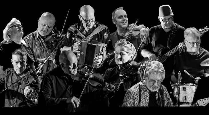 Tonight- Feast of Fiddles
Tue 03 Mar | Stables Theatre
Feast of Fiddles are out again – their 31st tour. Born in Nettlebed on Valentine’s Day 1994 as a one-off special concert, Feast of Fiddles is a band of friends that puts on a show of huge dynamic range performed with passion, joy and a liberal dose of fun.
https://stables.org/event/feast-of-fiddles-2