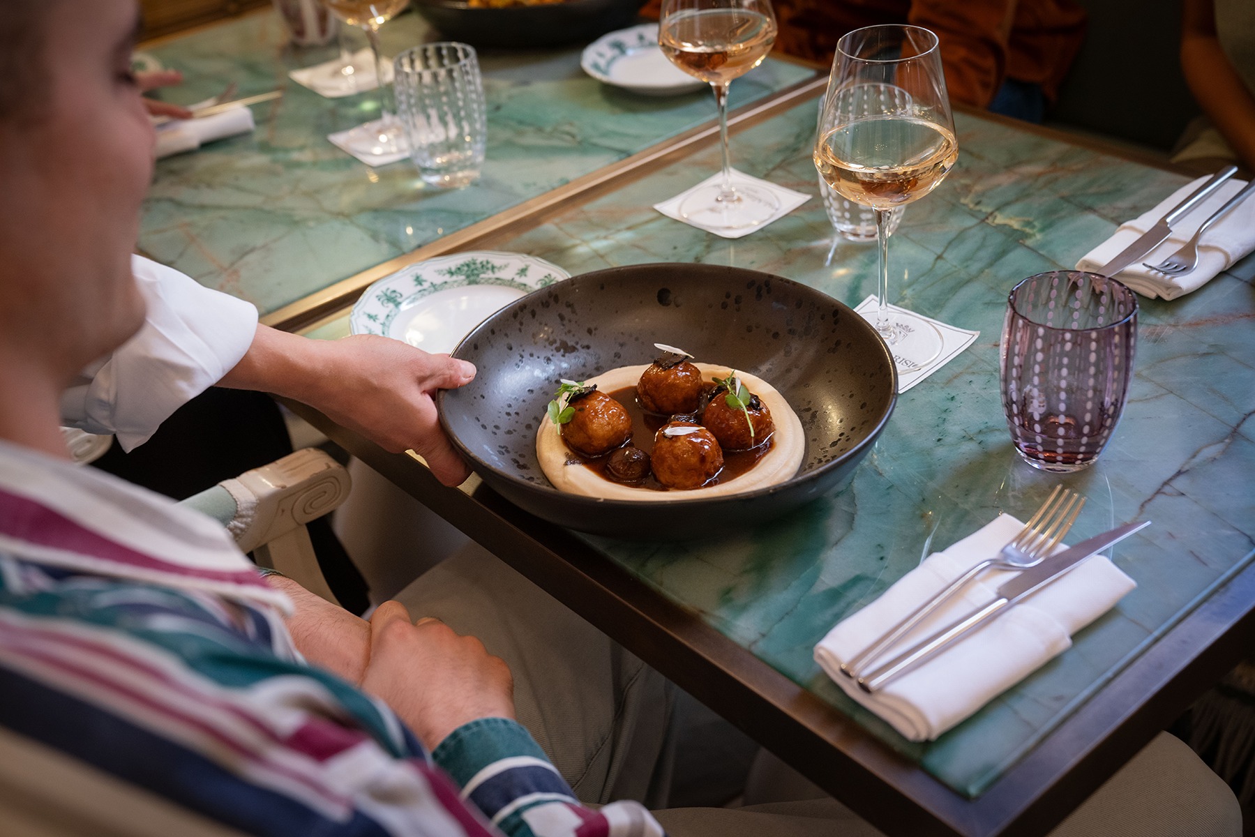 Our Veal and Pecorino Meatballs have a loyal following, and honestly, we understand completely.
Nestled in a baby onion beef jus with celeriac purée and truffle, they are the dish people order once and then find themselves thinking about on the drive home.
Come and see what the fuss is about.
#FoodieFinds #restaurantsmalta #PalazzoParisio #visitthepalace #palazzoparisiomalta #palazzoparisionaxxar