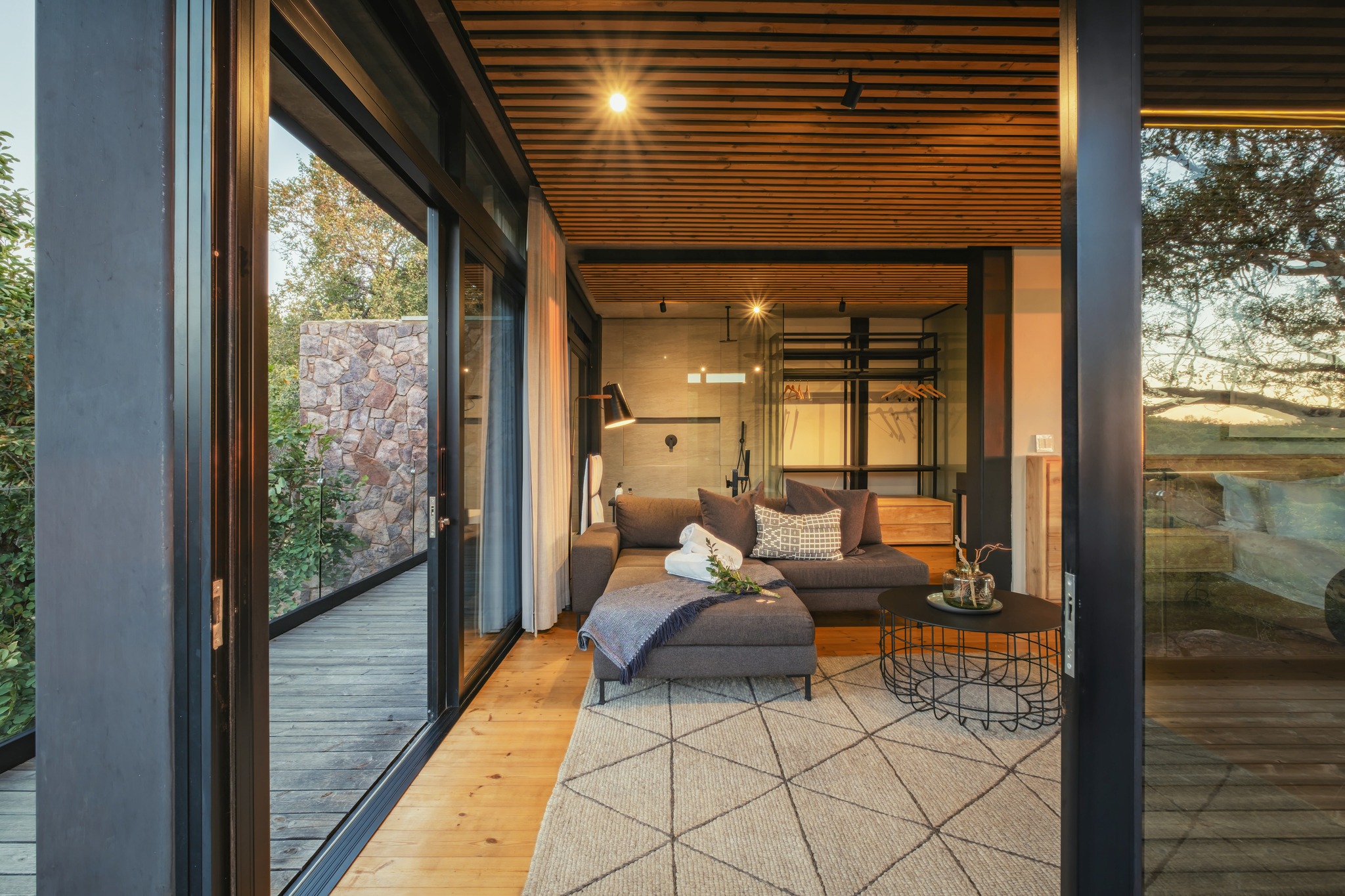 Relax in a private sanctuary in the heart of the Waterberg. Space to unwind, reconnect, and simply be.
#57Waterberg #RomanticSafari #HoneymoonSuite