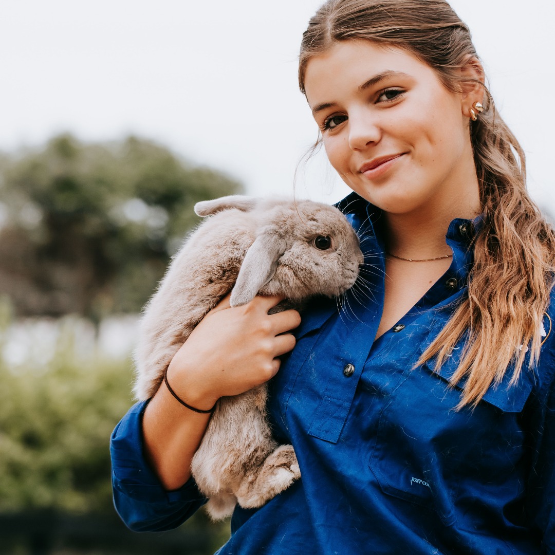 Nourishing tribes of all sizes and species is what we love to do here at Green Valley.
Our fluffy pocket pet customers love the taste of our Guinea & Rabbit Mix.
Filled with super fresh, clean, tasty Aussie seeds & grains to support their digestive system and overall well-being.
We also add natural vitamin E, vitamin C, yucca extract, diamond v yeast-culture and our complete vitamin & mineral premix.
#greenvalleygrains🌾 #proudlyaustralianmadeandowned🇦🇺 #gvgrabbitandguineamix #madefreshinaustralia #feedsafefeedmill