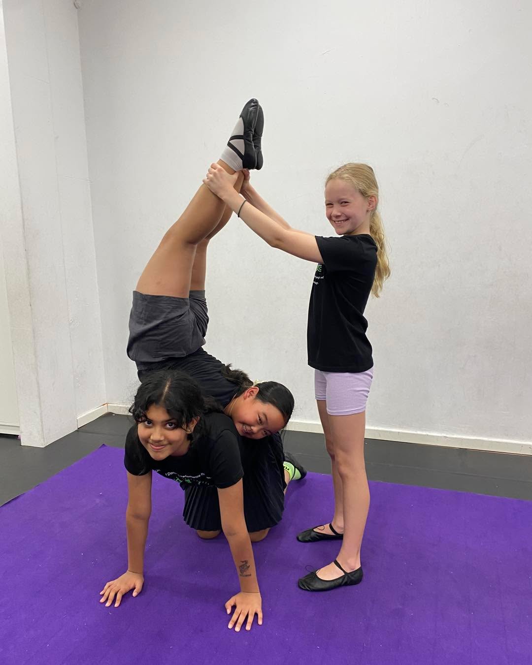 Teamwork makes the dream work 🤝✨
Our acro students are crushing those partner balances like a pro! 🤩💪
#acrobats #dancefriends #dancefamily #southperth #universaldanceandperformance #como #perthdance #udp #kidsdanceclasses #acrobaticarts #partnering