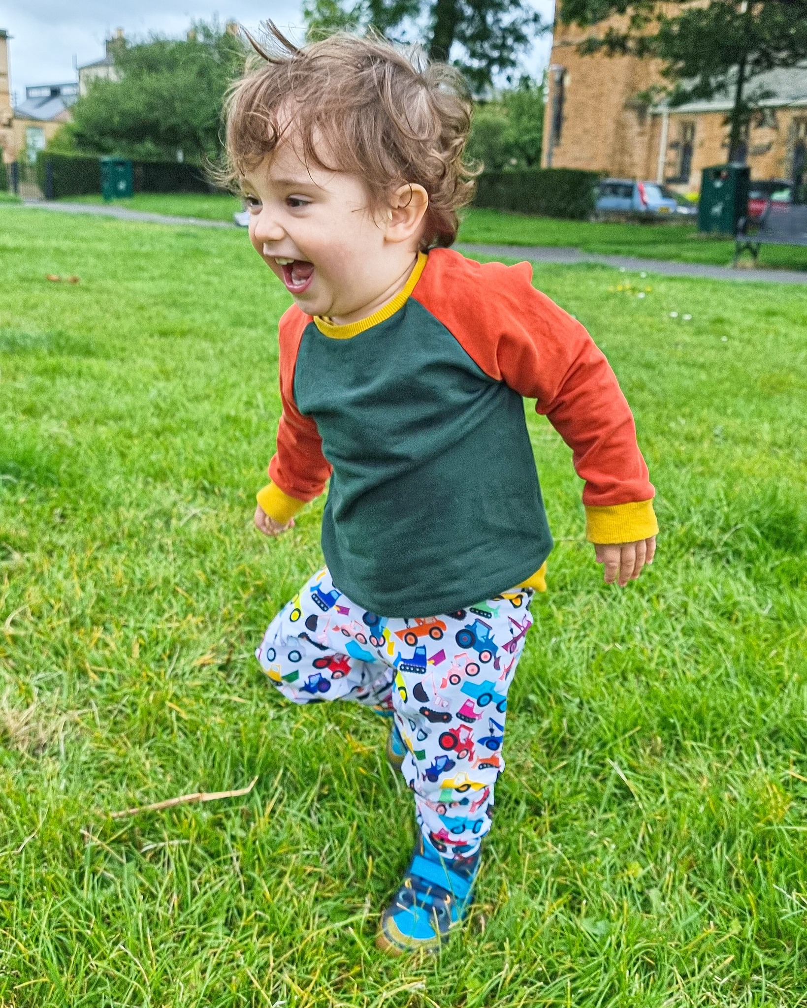 Two exciting new fabrics have just dropped in the online shop! Well, one new design and one old favourite.
In a Jam is a returning fave, and a rainbow take on the perennially popular construction design. Toddler approved, and modelled here by a tiny Cameron with a Sporty Raglan Sweater. This is a Simpson + C exclusive colour way, so you won't find it anywhere else.
Strawberry Fields is a new design that will be perfect for the coming Spring. I love the contrast between the red strawberries and the rich blue backdrop. It would be so beautiful as Dinky Dungarees for babies, a Terrific Tee for bigger kids, and a Bonnie Band for Mum!
Both designs are available made to order in all of my print fabric styles. I can't wait to see what you choose!
Follow the link in bio to shop.
#uniquekidsclothes #toddlerfashion #handmadeuk #madeinscotland #madebymum