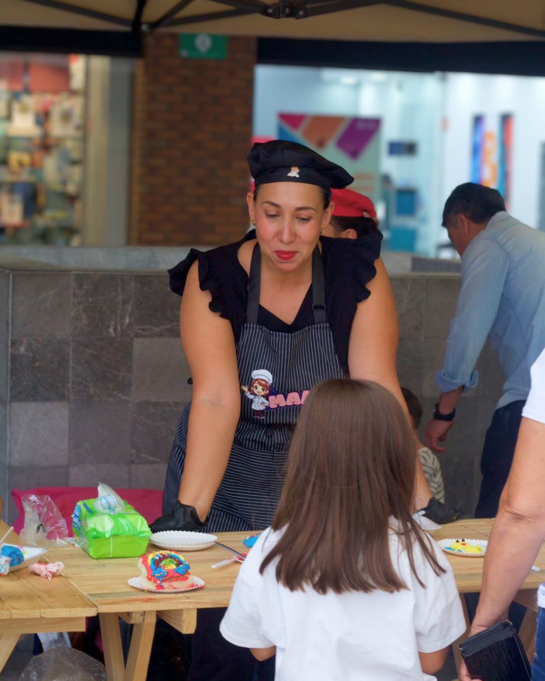 Momentos llenos de color y sonrisas 🧁✨
Así se vivió este taller creativo en Urban Center Guadalajara, donde los más pequeños fueron los protagonistas de una experiencia llena de diversión y creatividad.
📍 Urban Center Guadalajara
Av. López Mateos Sur #7000, Tlajomulco de Zúñiga
#UrbanCenterGuadalajara #ViveUrbanCenter #MomentosEnFamilia #EventosUC #ExperienciasUC #DiversiónParaNiños #RecapUC