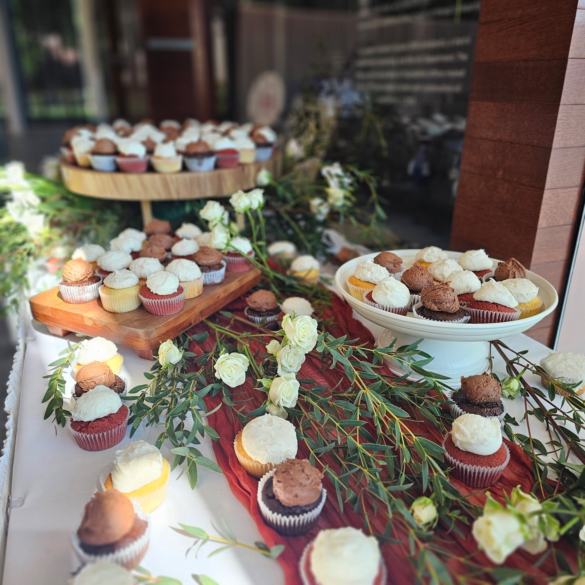 CALLING ALL BRIDES📲
Cake is out and cupcakes are IN😍Secure your summer wedding date while we still have some open dates!
#bridal #WeddingSeason #gfcatering