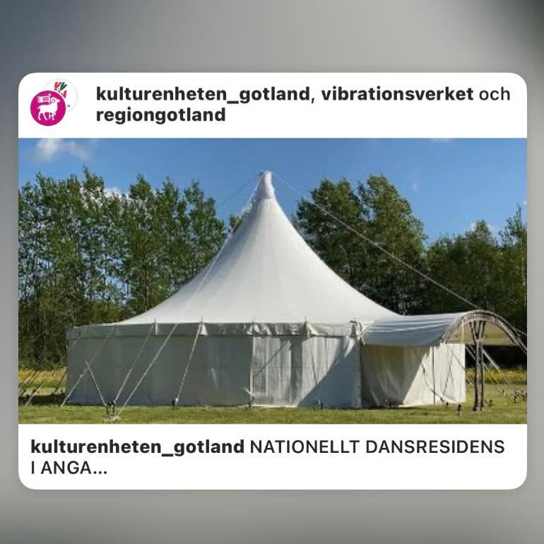 Delat inlägg från @kulturenheten_gotland , @vibrationsverket och @regiongotland :
---
" NATIONELLT DANSRESIDENS I ANGA
🌸 Nu kan danskonstnärer och koreografer från hela Sverige ansöka om att komma till Anga på östra Gotland för att arbeta. Region Gotland utlyser ett nytt dansresidens, i samarbete med föreningen Vibrationsverket.
🌸 Den eller de utvalda kommer att få tillgång till Vibrationsverkets tältscen som arbetslokal under två veckor i augusti.
🌸 Bakom utlysningen står regionens nya resurscentrum Dans och cirkus på Gotland.
– Vibrationsverket är en självklar samverkanspart kring ett dansresidens. Där finns goda förutsättningar för att husera ett residens och en inspirerande miljö för kreativt arbete, säger Gia Schager, regional dansutvecklare.
🌸 Läs mer och ansök senast den 1 april:
https://gotland.se/arkiv/nyheter/kultur-och-fritid/2026-03-04-nytt-dansresidens-i-anga "
---