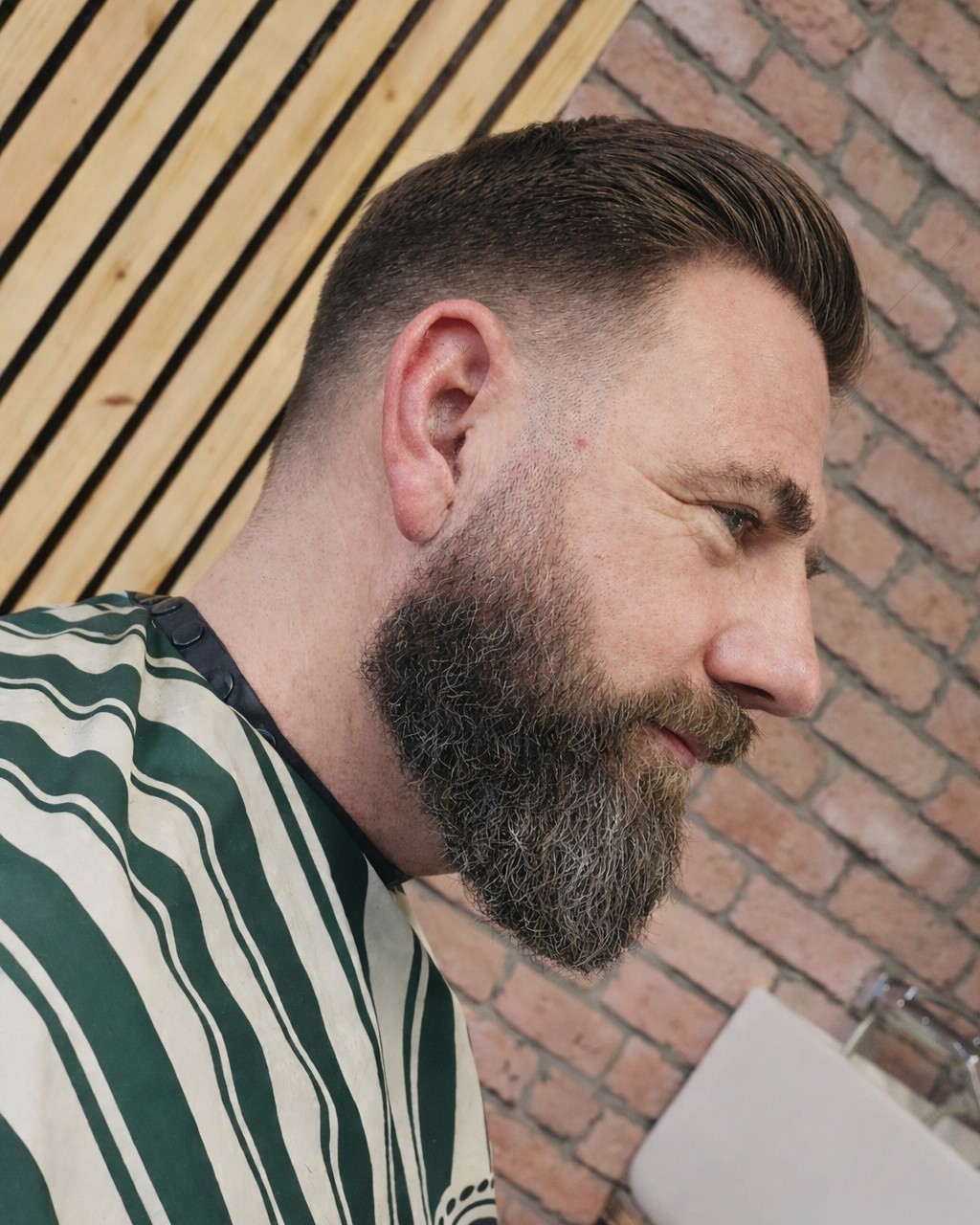 Absolutely love a good beard sculpture!
Variety of beard services available!
Use the book button to get booked in! Or pop in and see us #beardstyle #barberlife #higherbeb #wirral #lovewhatyoudo