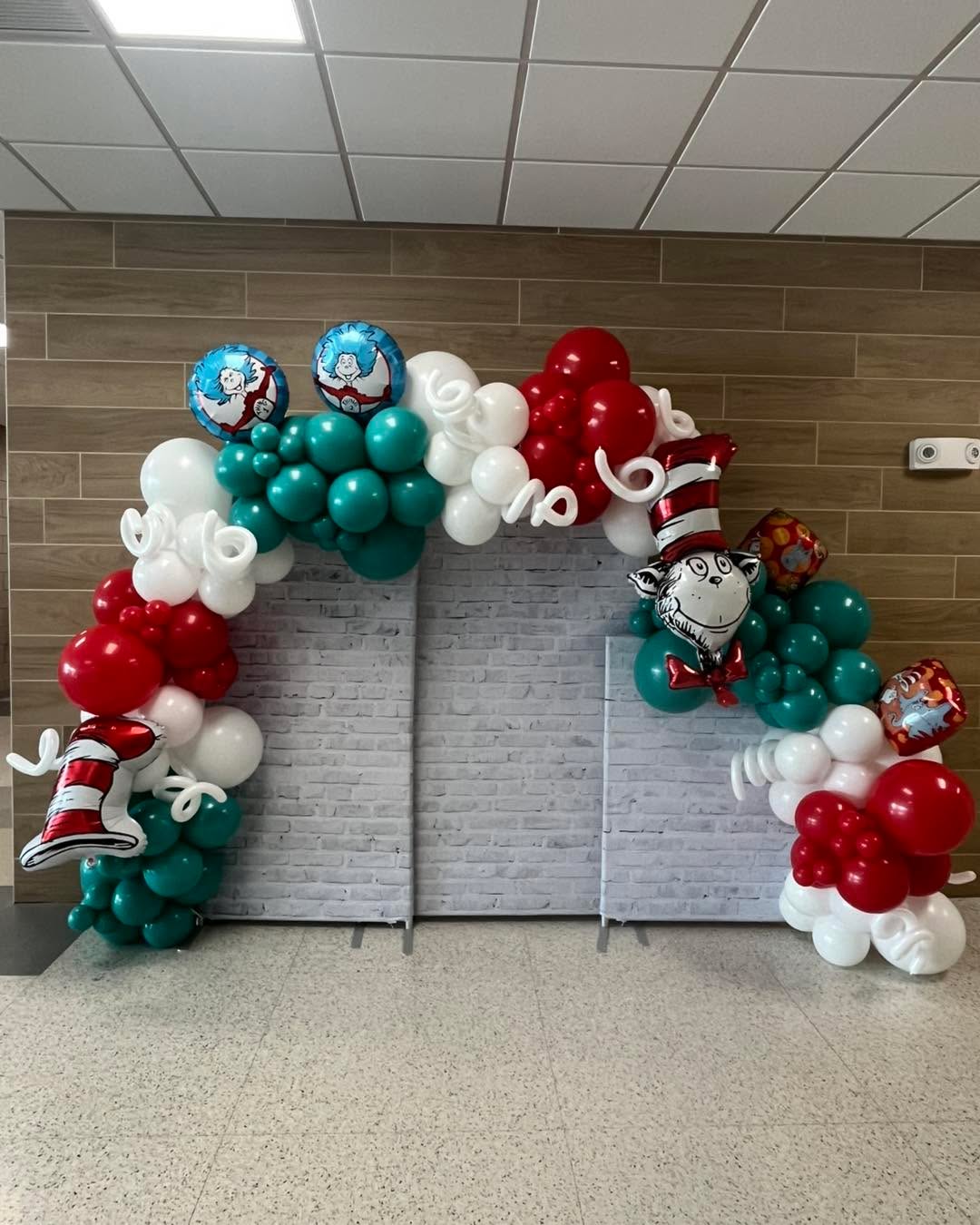 🐟One fish.
🎏Two fish.
🔴Red fish.
🔵Blue fish.
Happy Reading Across America Week!