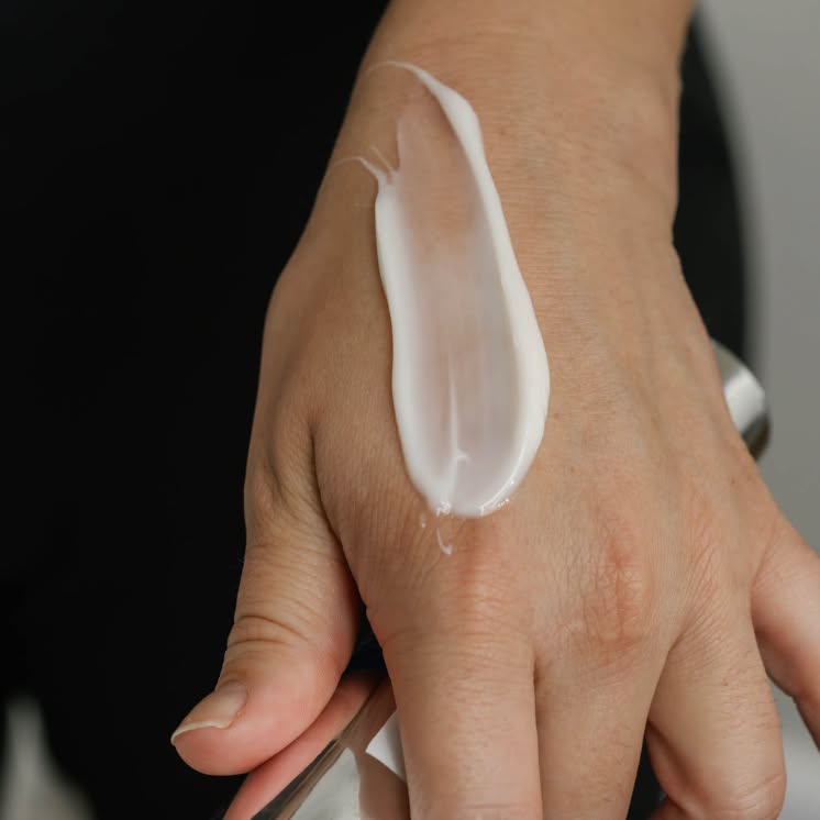 Ready to refresh your complexion for warmer weather? ZO Skin Health's Brightalive® Skin Brightener is your perfect spring pigment corrector. Because it's a non-retinol, non-hydroquinone formula, it helps fade the look of sun and age spots without increasing sun sensitivity, making it ideal for daily use as UV exposure increases.
Intelligent Peptide Drone: A precision-driven peptide that aids in the fast onset of brightening and helps minimize the relapse of pigmentation.
Tranexamic Acid: Works to mitigate UV-induced pigment formation and minimize discoloration without causing irritation.
Niacinamide: A form of Vitamin B3 that reduces the appearance of uneven skin tone and supports a healthy skin barrier.
Available in clinic now
📞 Call 604-943-9399
📧 reception@viewlaser.com