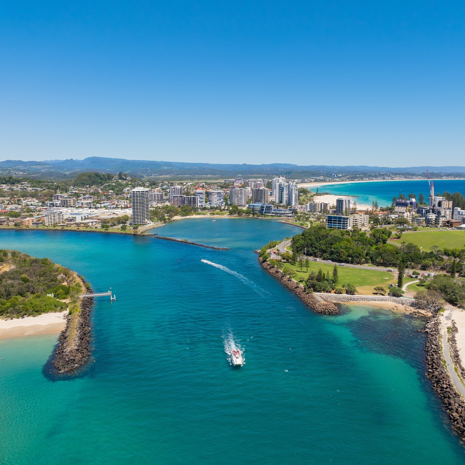 Tweed Heads is making waves! Our Something in the Water guide takes you from riverbanks to surf breaks, showcasing the cafes, eateries, shops, and experiences that give this border town its unique rhythm. Whether you’re grabbing a coffee, exploring local markets, paddling the river, or catching a wave at Duranbah, Tweed is calling.
@breadsocial, @publicsupply, @sundevilcoffee, @robroydeli, @dayocafe, @theivorytweed, @scalesseafood, @emte.store, @strangedaysvintage, @momentumcollective, and @badlandsvinyl.
Dive into the full story via the link in bio and discover what’s making Tweed the next must-visit destination ✨
#SomethingInTheWater #TweedHeads #NorthernRiversNSW #GoldCoastBorder #TweedEats #CoastalVibes #SupportLocalTweed #TweedMarkets #PaddleAndPlay #LocaleMagazine