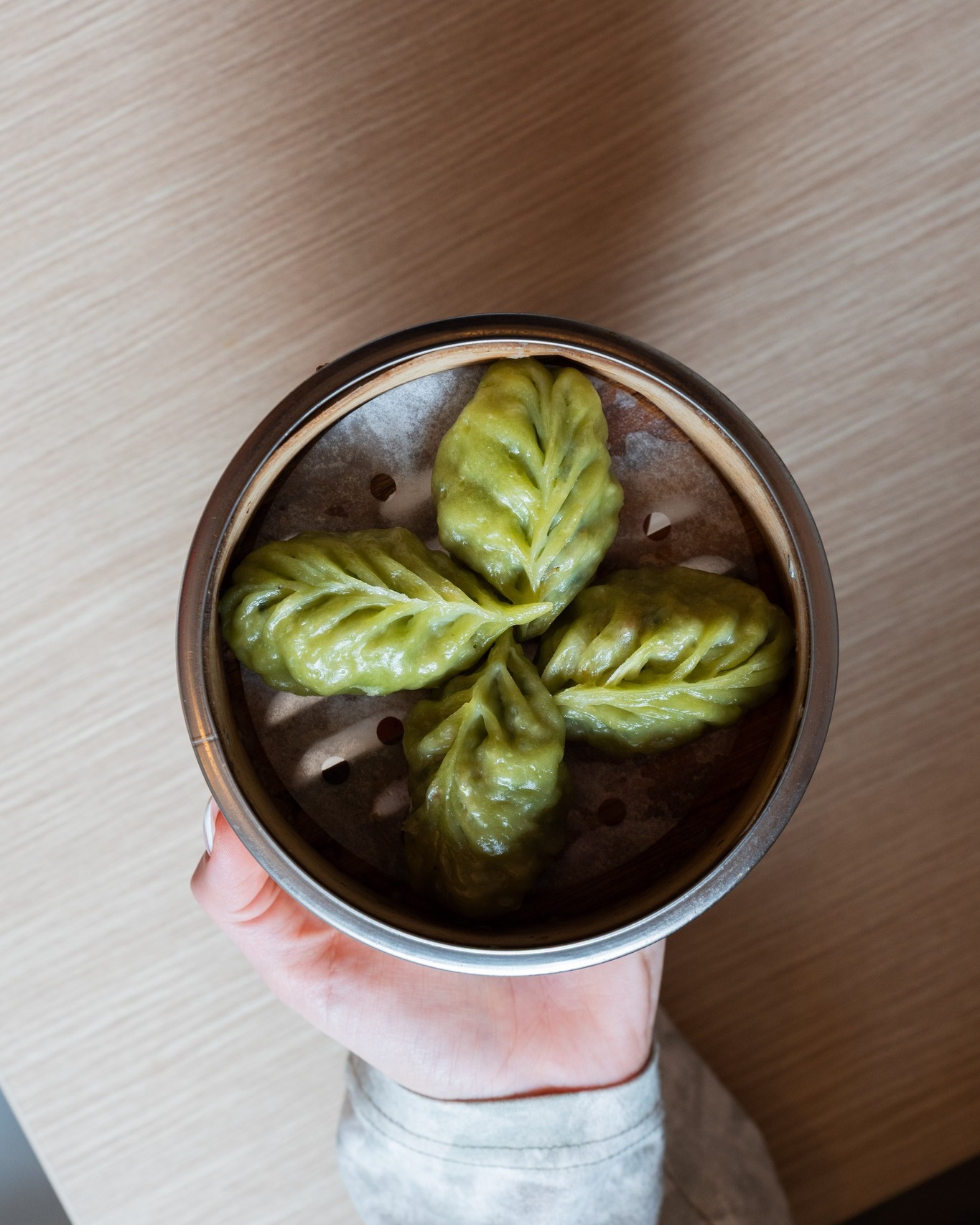 I nostri ravioli vegetariani, pensati per la tua pausa pranzo light 🥒 ✨
Approfitta della nostra promo, ti aspettiamo da Ravioleria Jing Du !
Ci trovi in via Silvio D’Amico 41, zona San Paolo (RM) 🫵🏻
#raviolicinesiroma #sanpaoloroma #cineseroma #raviolicinesi #ravioleria