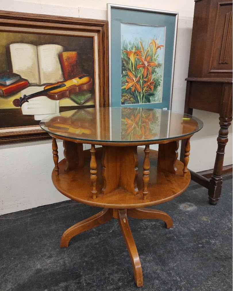 Happy National Dentist Day! We do not have a dentist at Antiques & Uniques, but we do have an Optician! 👓
Open THURSDAY through SUNDAY 10am-6pm
30200 Euclid Ave (Rt. 20), Wickliffe, OH 44092