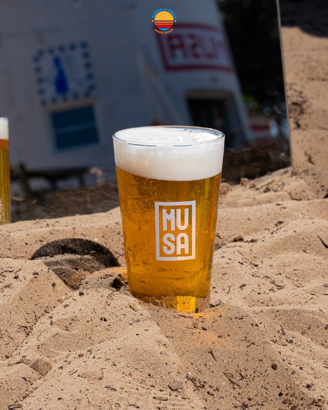 🇬🇧 The glass feels lighter when the sun shows up.
@musaaldeiadapraia is ready.
And you?
🇵🇹 O copo fica mais leve quando o sol aparece.
@musaaldeiadapraia já está pronta.
E tu?
#AldeiaDaPraia #MusaNaAldeia #CraftBeer