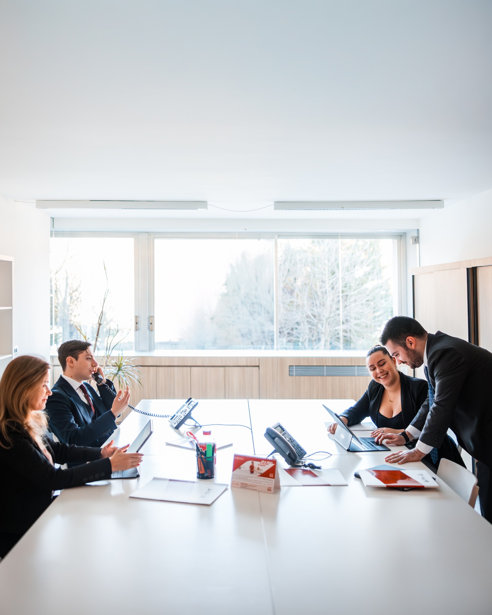 Chi entra a far parte della nostra Agenzia sa di poter contare su un team presente, attento e pronto a sostenere ogni fase dello sviluppo professionale 🤝
L’inserimento segue un metodo strutturato: non si viene lasciati soli, ma accompagnati passo dopo passo.
E anche chi ha esperienza continua a lavorare in team, perché crediamo che la collaborazione rafforzi competenze e risultati.
Il confronto quotidiano non è semplicemente un momento di scambio, ma uno strumento concreto di crescita e miglioramento costante 🚀
#generalicomoviacecilio #generalitalia #assicurazioni #partnerdivita #piùdiunlavoro