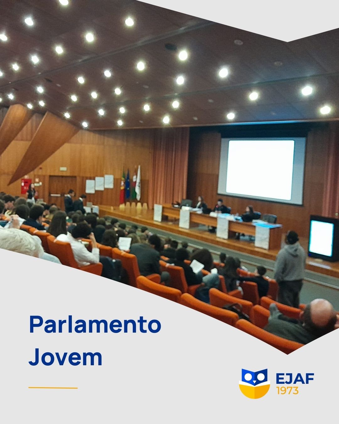 Nos dias 3 e 4 de março, decorreu a sessão distrital de Lisboa do Parlamento dos Jovens.
Mais uma vez, o EJAF, representado pelos alunos Francisco Nico, do 11°G, e António Rodrigues, do 12° E, destacou-se entre um total de 61 escolas, tendo sido uma das 5 selecionadas para representar o círculo eleitoral de Lisboa na sessão nacional.
#EJAF #OlhosPostosNoFuturo