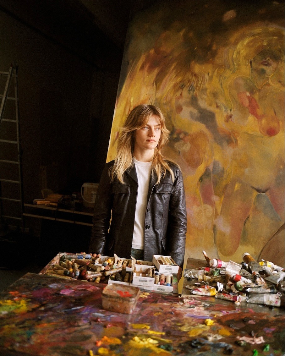 Born in 1997, Eva Helene Pade is a Danish figurative painter living in Paris. She trained at the Royal Danish Academy of Fine Arts, where she obtained her BFA and then her MFA in 2024. In 2017, she received the Carlsberg Foundation's Young Talent Prize, marking the start of an early international career. Recently becoming the youngest artist represented by the Thaddaeus Ropac gallery, she was revealed to the general public by the 2025 institutional exhibition Forårsofret at the ARKEN museum, followed by a solo exhibition at Ropac London.
Art history forms the foundation of her practice. Her work is part of a Nordic and Germanic expressionist tradition: Munch, Ensor, Otto Dix, all appear in her compositions. We find the rawness of Dix's bodies, the theatricality of Ensor, and certain reminiscences of Symbolism and German Expressionism from the 1920s and 1930s.
Known for her monumental formats, she places the female body at the center of her work, envisioning it as an active force rather than an object. Her characters emerge from successive layers of paint to form moving crowds in which the individual dissolves, with a frontal and provocative gaze. The bodies, sometimes amorphous or spectral, seem to emerge and then melt into the pictorial material, between contorted appearance and disappearance.
Eva Helene Pade's painting is born from an intuitive process. The figures emerge from the very act of painting, from an abstract field. Shimmering, acid colors play a central psychological role. The artist conceives the canvas as a choreographic stage where movement, emotion, and form translate the tensions between individual identity and collective dynamics, in a space where the intimate meets the dreamlike and the mythological.
#evahelenepade #contemporaryart #figurativeart #art
