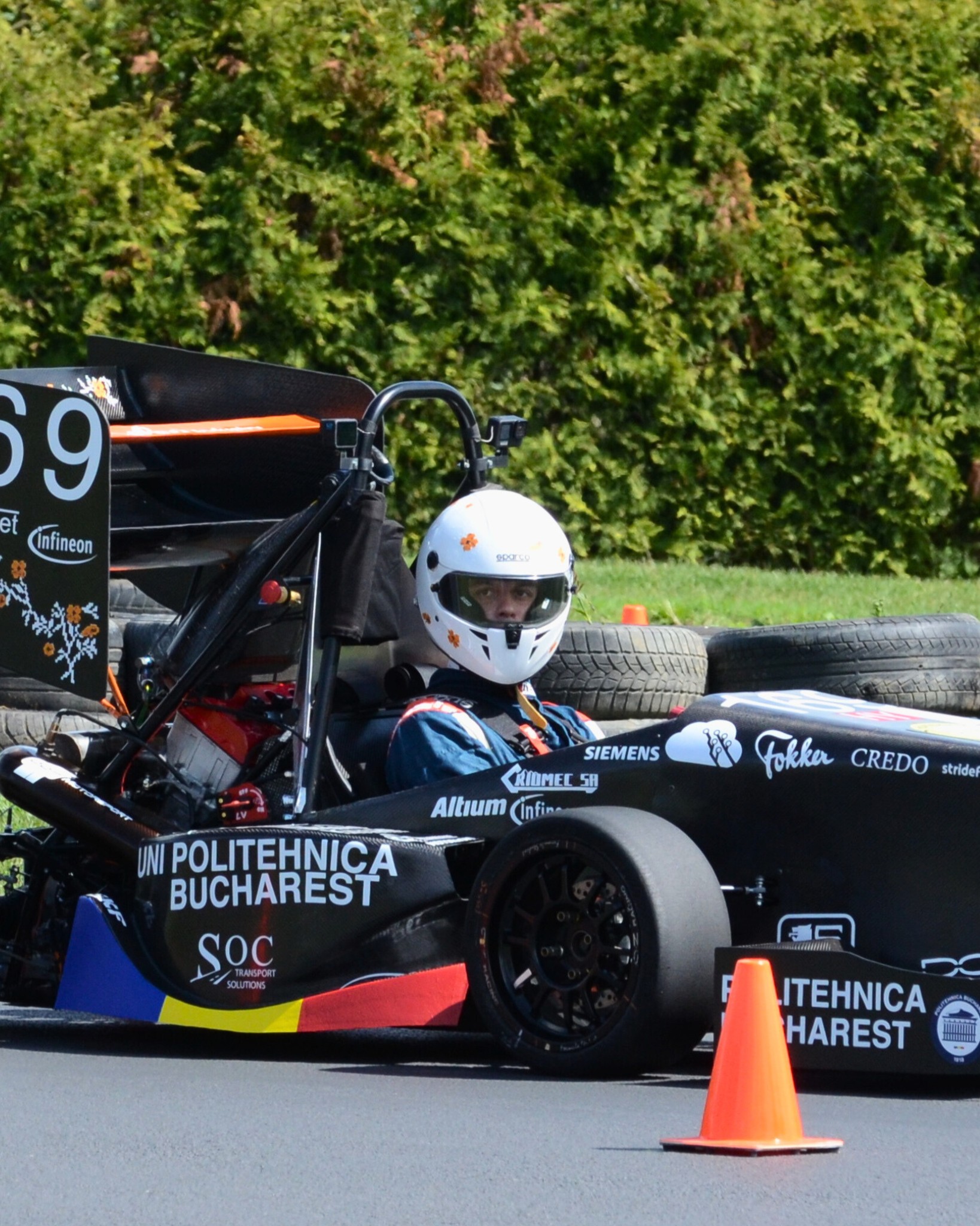 Aggressively floral or florally aggressive? 🏵
.
.
.
#fsbalkans #formulastudent