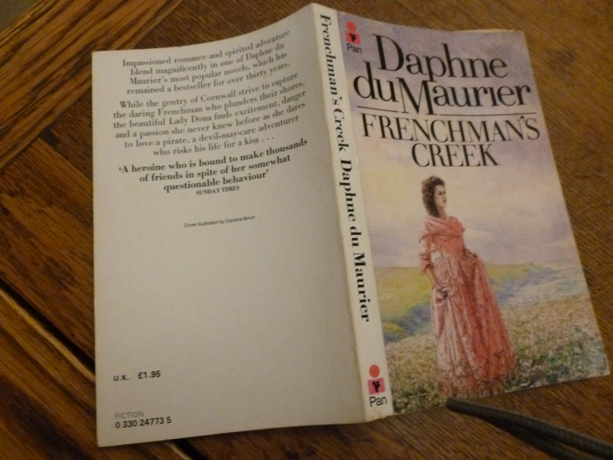 I found an old friend in a charity shop last week. I'm as enchanted by it as I ever was.
#frenchmanscreek #daphnedumaurier #adventurefiction #romanticfiction #cornwall #historicalromance #historicaladventure