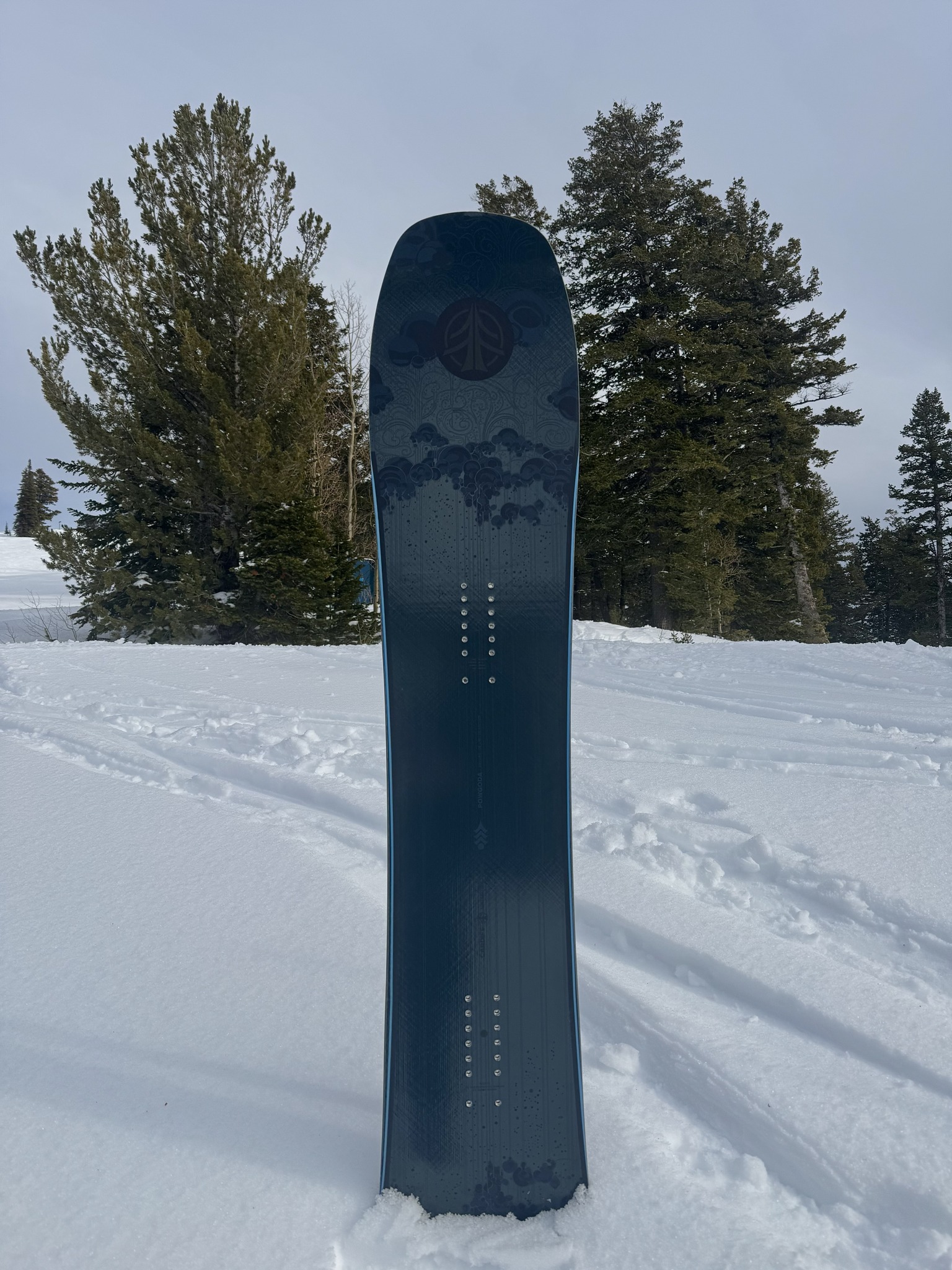 🏂 Auction Highlight
A custom Cardiff Powgoda™ snowboard in the signature colors of Powder Mountain.
Only 30 boards exist.
Built for deep snow with surfy float, quick turns, and premium construction from Cardiff Snowcraft.
❄️ One of thirty.
❄️ Built for deep days.
Huge thanks to Powder Mountain for the donation supporting local trail building.
🌙 LINK in BIO
#powdermountain #snowboard #powday #cardiffsnowcraft #edenvalleytrails #mountainlife #silentauction