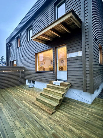 🔨 Etterisolering – Kringkollen, Oslo
Her er noen bilder fra et prosjekt vi nylig har ferdigstilt på Kringkollen i Oslo. Boligen har fått etterisolering og oppgradering av yttervegger, noe som gir bedre inneklima, lavere energiforbruk og et mer solid bygg for mange år fremover.
Vi i Serviceavtale jobber til daglig med rehabilitering, vedlikehold og oppgradering av boliger, og slike prosjekter er noe vi virkelig brenner for. Det er alltid gøy å se resultatet når et hus får nytt liv! 🏡
Takk for tilliten – og takk til flinke folk på laget som leverer kvalitet i hvert prosjekt.
👉 Se mer av hva vi gjør: https://www.serviceavtale.no
#etterisolering #rehabilitering #tømrer #tømrerlivet #oppussing #serviceavtale