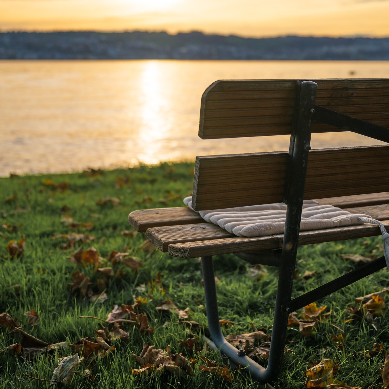 Setz dich eine Weile hin...
#sauna #seesauna #staefa #ruhegeniessen #relax
www.seesauna-staefa.ch
Hier und weg.