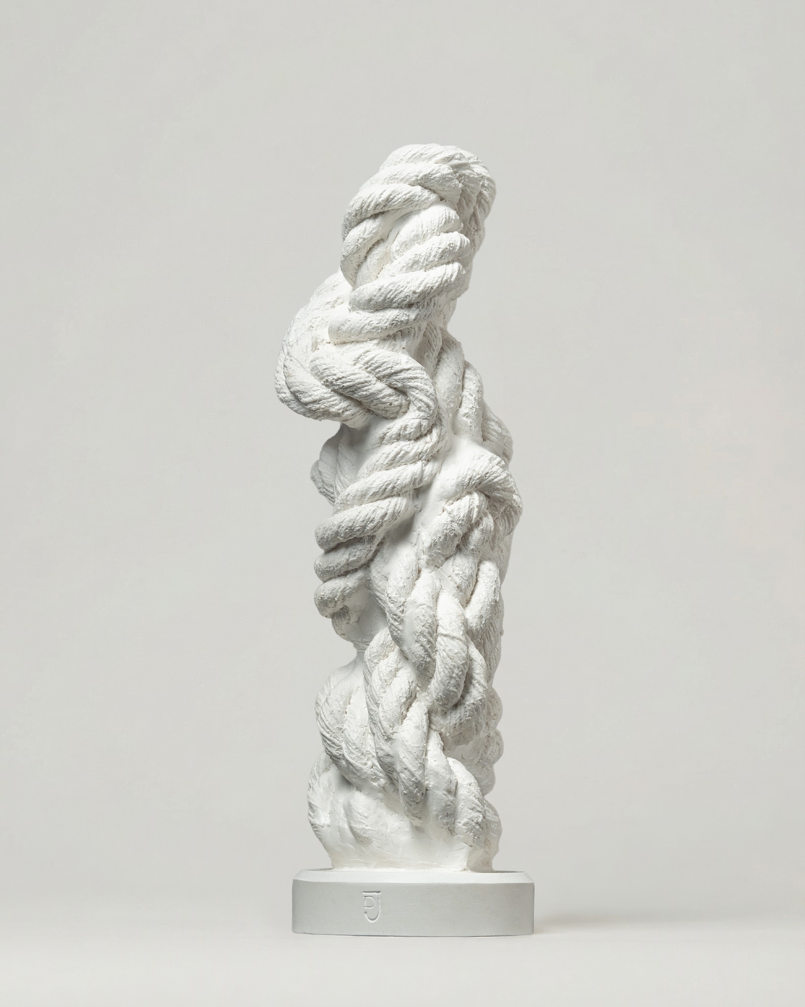 Wer Gibt Gewinnt
BNI Netzwerkaward
~38 x 10 x 10
Polymergips
02/2025
Das Seil symbolisiert Netzwerk, Zusammenhalt und die Stärke, die entsteht, wenn viele Einzelne einander unterstützen.
Ein Award für das BNI Unternehmerteam (Chapter) "Haunsberg".
@bnihaunsberg
--------------------
Give and Gain
BNI Network Award
~ 38 × 10 × 10 cm
Polymer gypsum
02/2025
The rope symbolizes network, cohesion, and the strength that emerges when many individuals support one another.
An award created for the BNI business chapter “Haunsberg”.