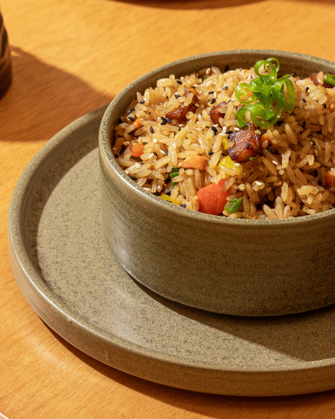 Para los que les encanta lo clásico ¡Este duo lo disfrutarán! Thai Rice con tu proteína favorita y mientras llega unos frescos Edamames con salsa de soya.
Recuerda que tenemos delivery disponible: 809 222 9222
#kankanasiankitchen