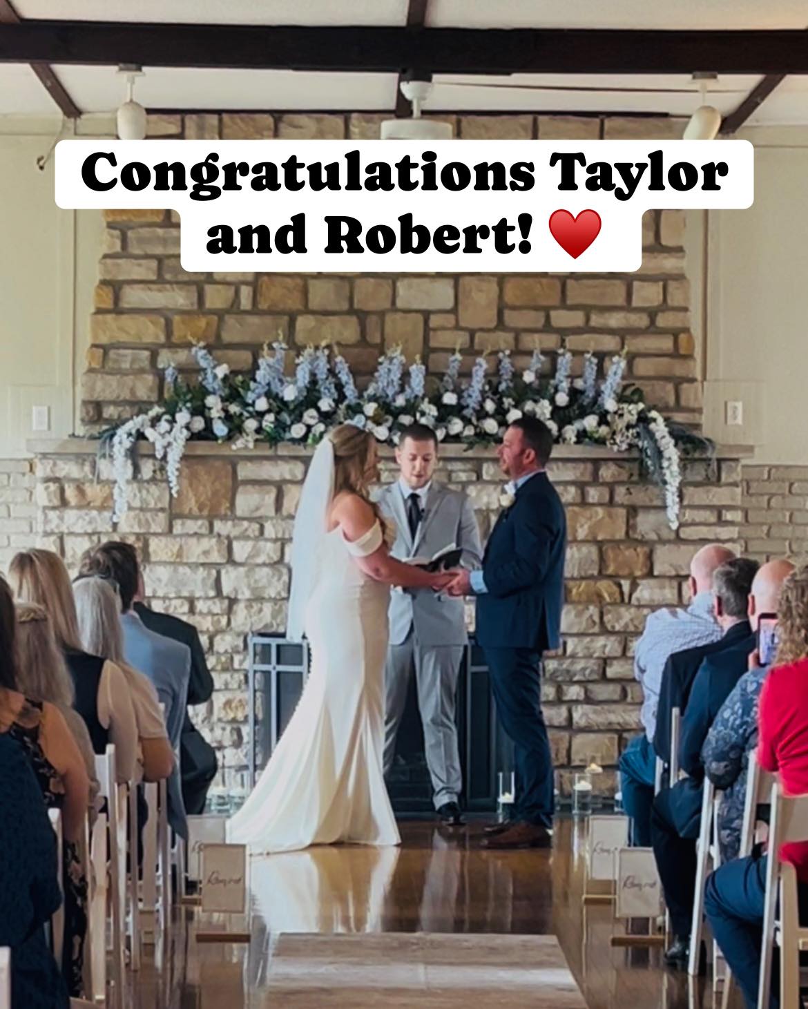 Congratulations Taylor and Robert! Thank you so much for having me play the harp for your wedding ceremony today at Harbor Hills Country Club! 💗
#harborhillscountryclub #weddingcouple #columbusharpist #tiffanyharpist