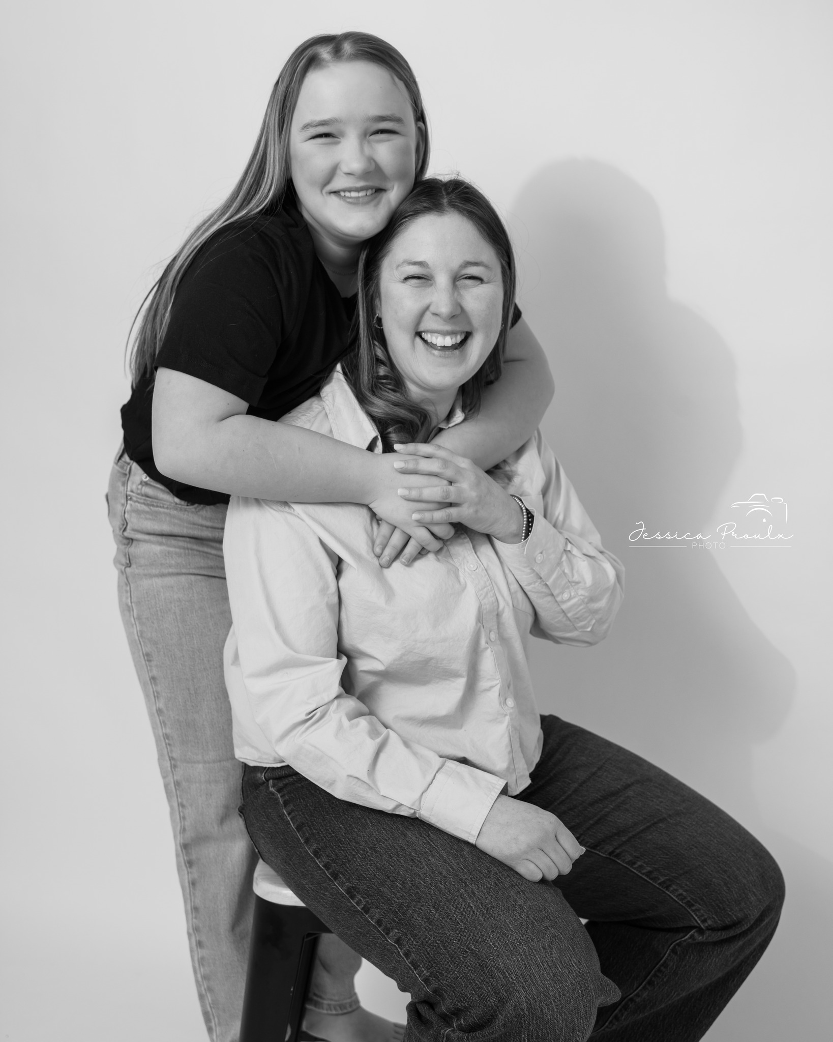 🌸 Mini séance – Fête des mamans 🌸
Offrez-vous un moment doux et précieux avec vos enfants 🩷
Une séance photo toute en simplicité et en douceur sur fond blanc, pour capturer l’amour et les petits moments vrais entre maman et ses enfants.
📅 Samedi 9 mai
📍 Studio à Salaberry-de-Valleyfield
150$
✨ 10 photos retouchées
200$
✨ Galerie complète des photos retouchées
(et honnêtement… ça vaut vraiment la peine!)
👩👧Inclus :
25 minutes de séance
1 maman + 2 enfants
➕ 20$ par personne ajoutée
(Maximum de 5 personnes)
Les places sont limitées 💫
Écris-moi pour réserver ta place!
#fetedesmamans #enfants #maman #miniseance #valleyfield @jessicastafford11