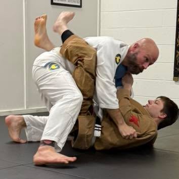 The Jiu Jitsu program at Harvest is a great place to learn new skills and grow, not just as a martial artist, but as a person.
Brazilian Jiu Jitsu teaches problem-solving, discipline, and resilience. Every class challenges you to think, adapt, and improve while getting a great workout at the same time. It’s an art that rewards patience, consistency, and a willingness to learn.
One of the best parts of training at Harvest is the community. Our students support each other, train hard together, and celebrate each other’s progress along the way.
We offer both kids and adult Jiu Jitsu programs, with opportunities to train throughout the week, whether you’re brand new or have experience on the mat.
If you’ve been curious about trying Jiu Jitsu, now is a great time to start learning! Send us a DM to come in and try a class today!