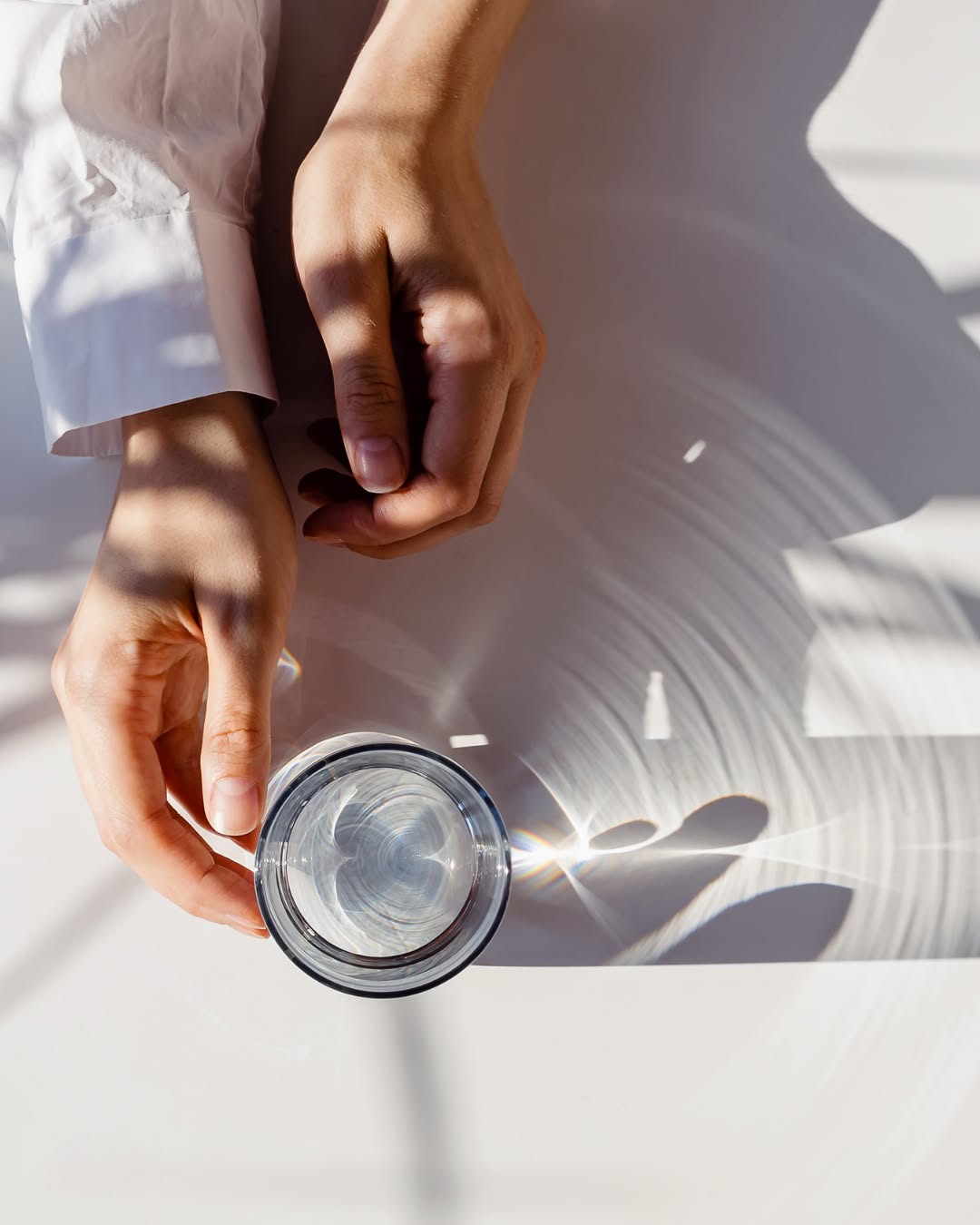 Você já ouviu o termo “Unshittification”?
Ele representa o cansaço coletivo da propaganda exagerada. Onde tudo vira motivo para vender, passar uma mensagem ou levar à uma ação.
As pessoas estão cansadas disso tudo! 😓
Elas buscam mais conexão e pertencimento do que uma explosão contínua de informações repetidas.
Cuidado para não construir uma marca que só vende e não conecta!
#unshittification