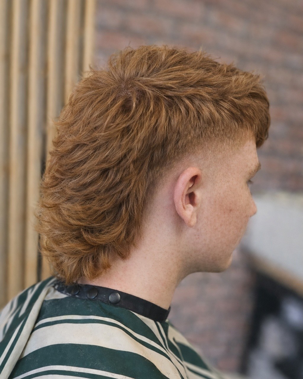 Mullet Mondays.
Sneaky pic from couple of weeks ago.
I personally, as all my mullet clients know dont like doing mullets.... but either way I always do my best to achieve the best shape and style whilst keeping it manageable for my clients. This has to be one of my favs
#mullet #wirral #wirralbusiness #higherbebington