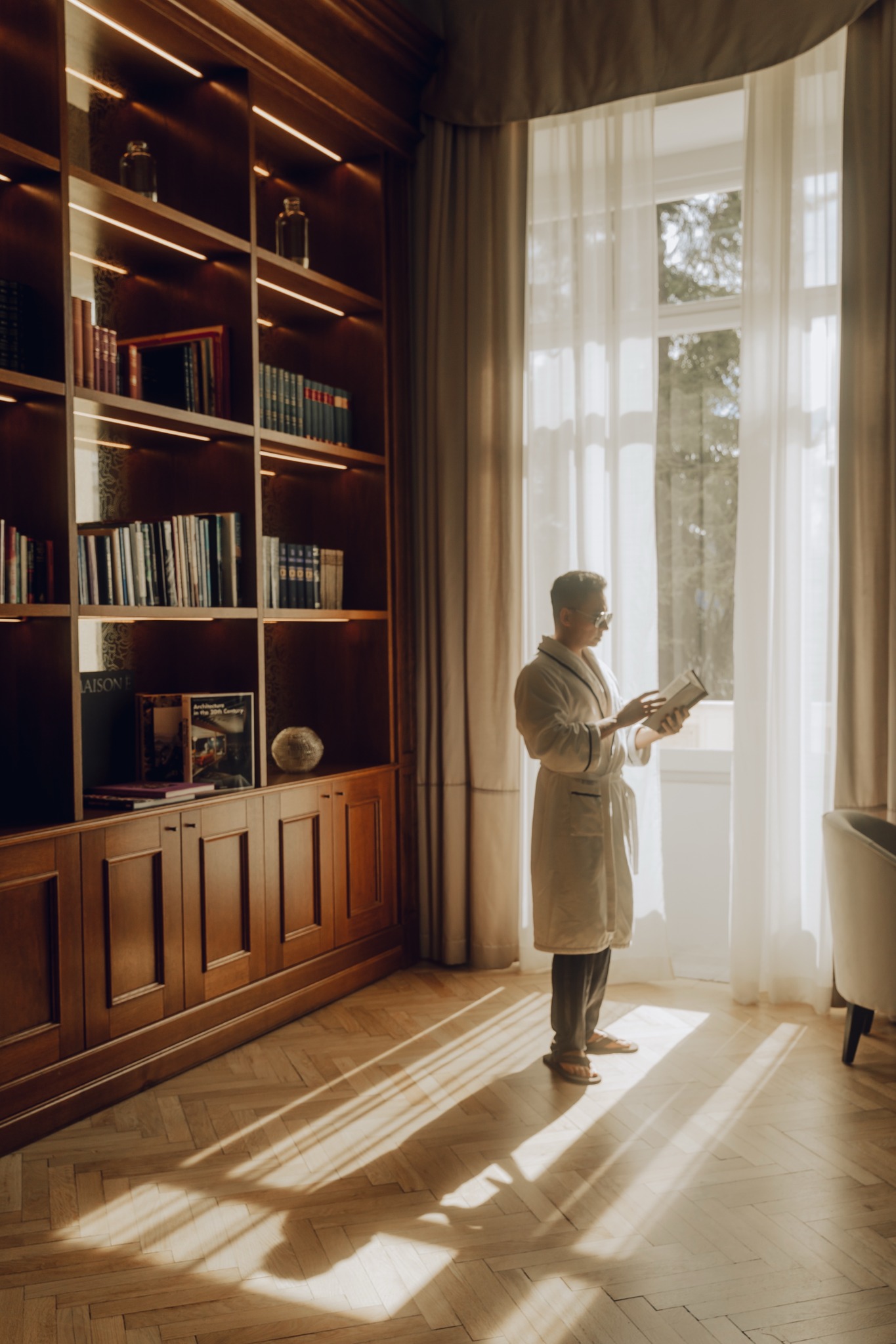 The future of your inner balance begins in a quiet awakening.
With advanced testing, tailored care and the nourishing touch of Heinz Beck’s cuisine, the Longevity Program gently guides the body back to clarity and renewed strength.
Here, tissues revive, energy rises,
and the mind follows into a softer, brighter space.
Photo Credits: @followtheraven
#soloaPalazzoFiuggi #PalazzoFiuggi #MedicalSpa #longevity