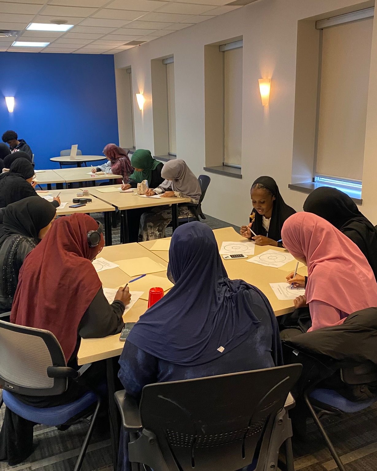 Our first BYLD Future session took place this past Saturday, and we were so encouraged by the incredible turnout.
The session focused on Identity, Belonging, and Empowerment, where youth reflected on what identity means to them as Black Muslim youth. Through creating identity collages and vision boards, participants explored their experiences, shared perspectives, and began meaningful conversations together.
The group also worked on building trust, establishing shared values, and setting personal goals for their journey throughout the program.
We’re excited to see these conversations continue and the community that will grow through this space. Stay tuned for next week’s session. ✨
@regionofwaterloo @peaceforallcanada @adventure_4_change @scawr_ @alsalaamic
#BYLDFuture #BlackYouthLeadership #MuslimYouth #CommunityBuilding #YouthEmpowerment