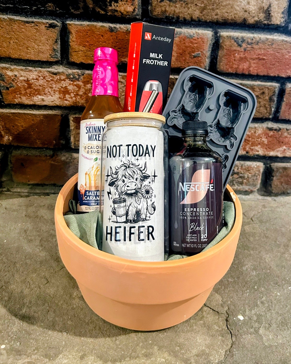 🐾🎟 Paws for a Cause Raffle Preview! 🎟🐾
We’re excited to keep sharing some of the amazing raffle prizes you’ll have a chance to win at Paws for a Cause Vendor Showcase Benefitting Harlows Heroes on Saturday, March 14 from 12pm–6pm at the New Britain VFW!
We have 50+ incredible raffle prizes, generously donated by our amazing vendors and local businesses and organizations. And remember, you do NOT need to be present to win!
Here’s how it works:
🎟 Grab your raffle tickets at the event
📝 Fill them out with your name and phone number
🏆 Drop them into the jar next to the prize you want to win
⏰ Winners will be drawn at 5pm
If your name is drawn and you’re not there, don’t worry! We’ll contact you to arrange pickup.
☕ Next raffle preview:
An Iced Coffee Basket generously donated by Ashley Goon and the Goon family, filled with goodies perfect for any iced coffee lover!
Come shop from 35+ amazing vendors, grab some delicious food, support an incredible cause, and take your chances on some awesome raffle prizes while helping raise funds for Harlow's Heroes.
We can’t wait to see you there! 🐶💙
#PawsForACause #HarlowsHeroes #CoffeeLovers #CTEvents #ShopLocalCT #VendorMarket #RaffleTime #SupportK9s