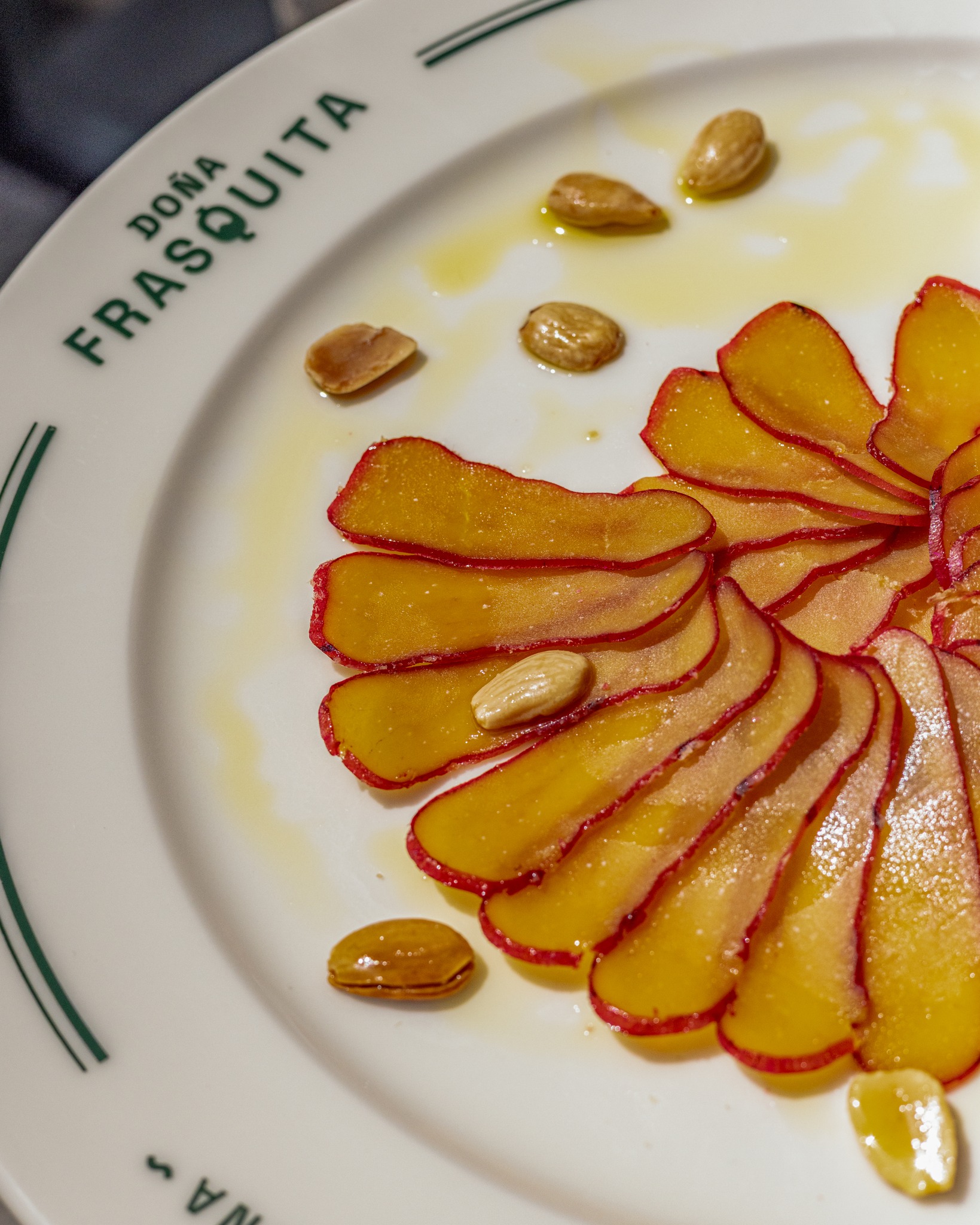 Las 𝐡𝐮𝐞𝐯𝐚𝐬 𝐝𝐞 𝐦𝐚𝐫𝐮𝐜𝐚 tienen ese sabor que no se confunde con nada: Intenso, delicado y con carácter propio.
Un bocado sencillo, pero lleno de tradición, de esos que se disfrutan despacio y con una buena copa de vino.
📍José López Rodríguez N7
-
#taberna #sanfernando #doñafrasquita #cocina