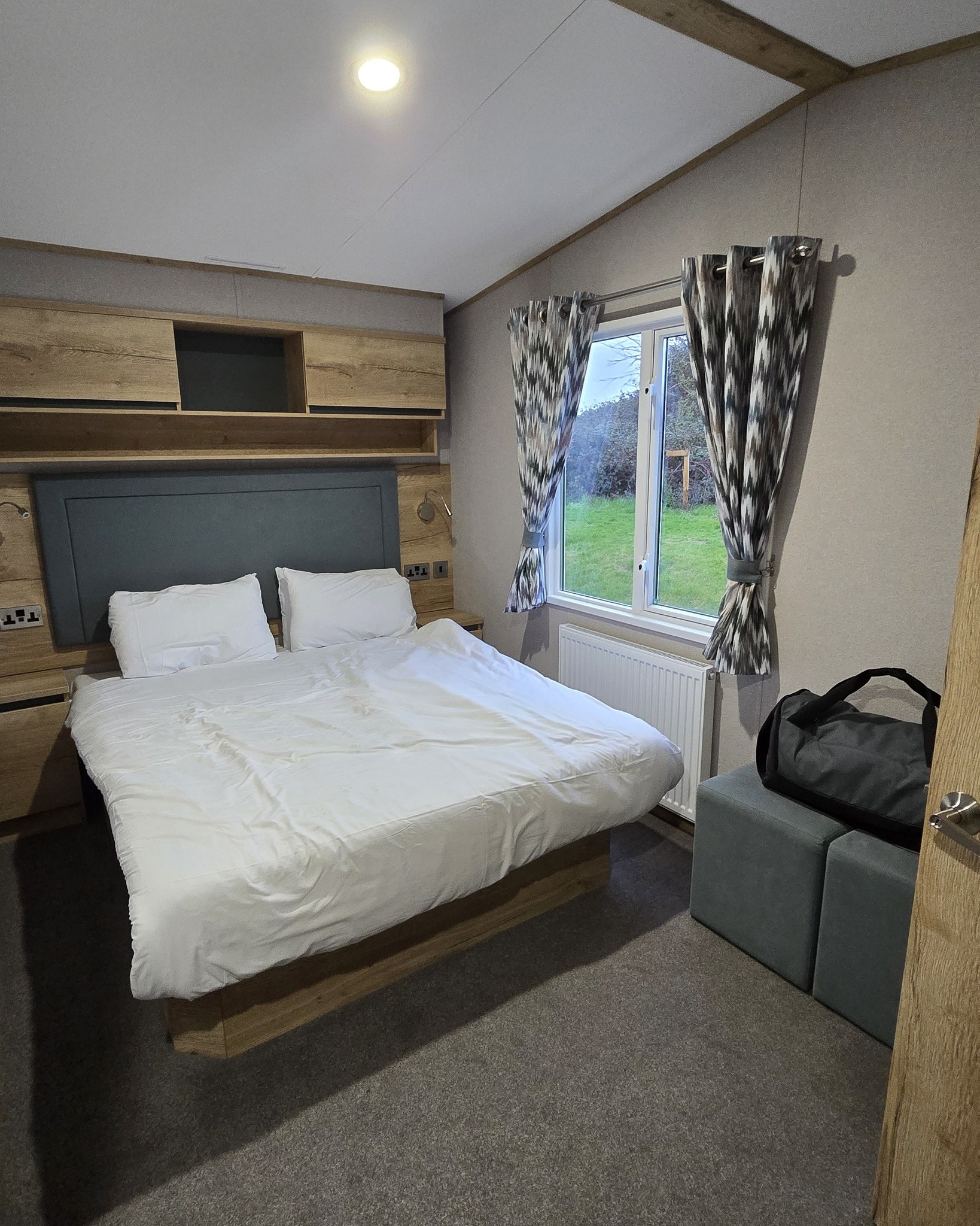 I had a sneaky weekend away in the nicest caravan I've ever had.... I had an ensuite!! Could walk ROUND the bed! Mum had a proper sized single bed, and the kitchen was nicer than both of ours put together!! 😂
Straight back to work tomorrow, though, just about to crack the laptop out for some research and get things on charge ready for the morning.
#WeekendBreak #Hollibobs #CaravanLife #TakeABreak #NeedMoreSleep!😴 #MobileMechanic #DPF #ReMapping #FemaleMechanic